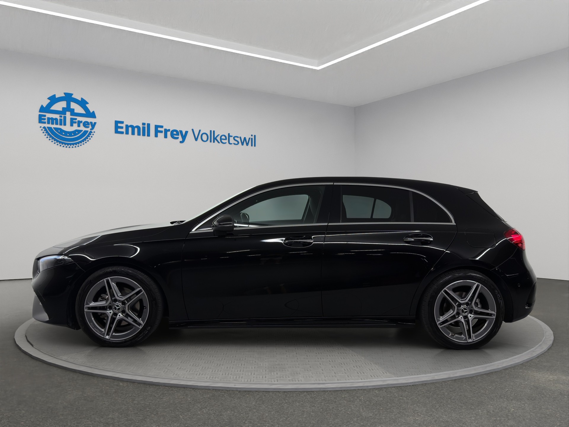MERCEDES-BENZ A 180 AMG Line-image-1