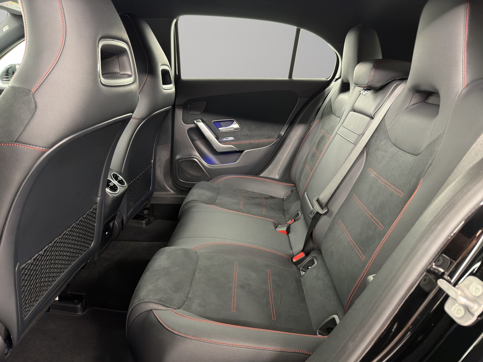 MERCEDES-BENZ A 180 AMG Line-image-8