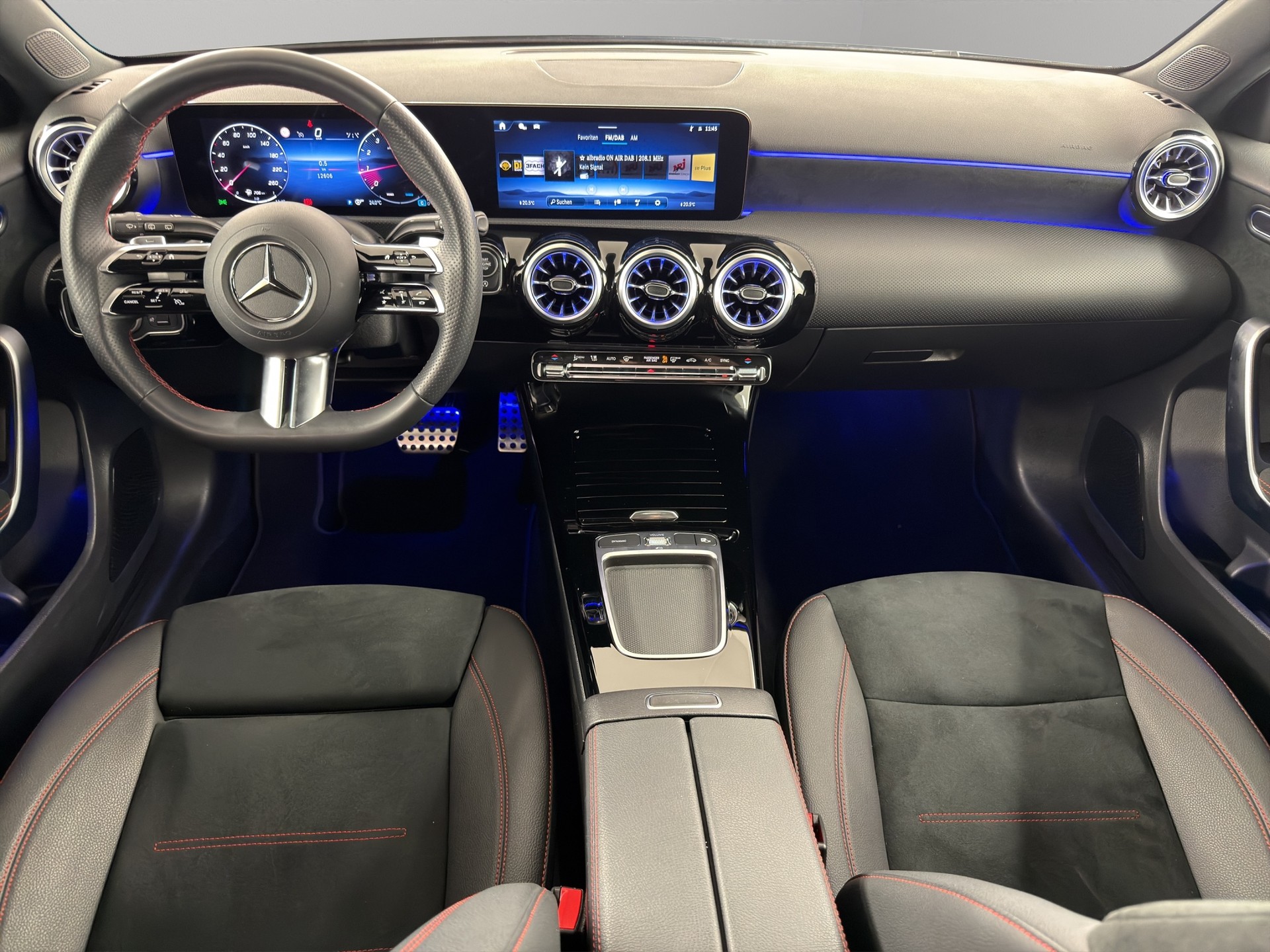 MERCEDES-BENZ A 180 AMG Line-image-9