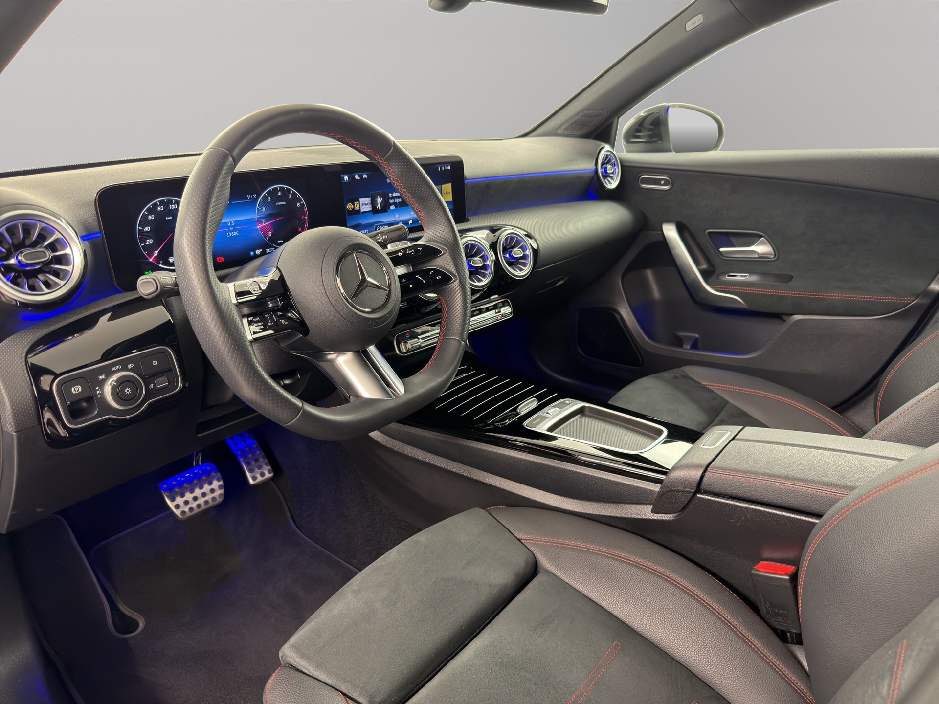 MERCEDES-BENZ A 180 AMG Line-image-10