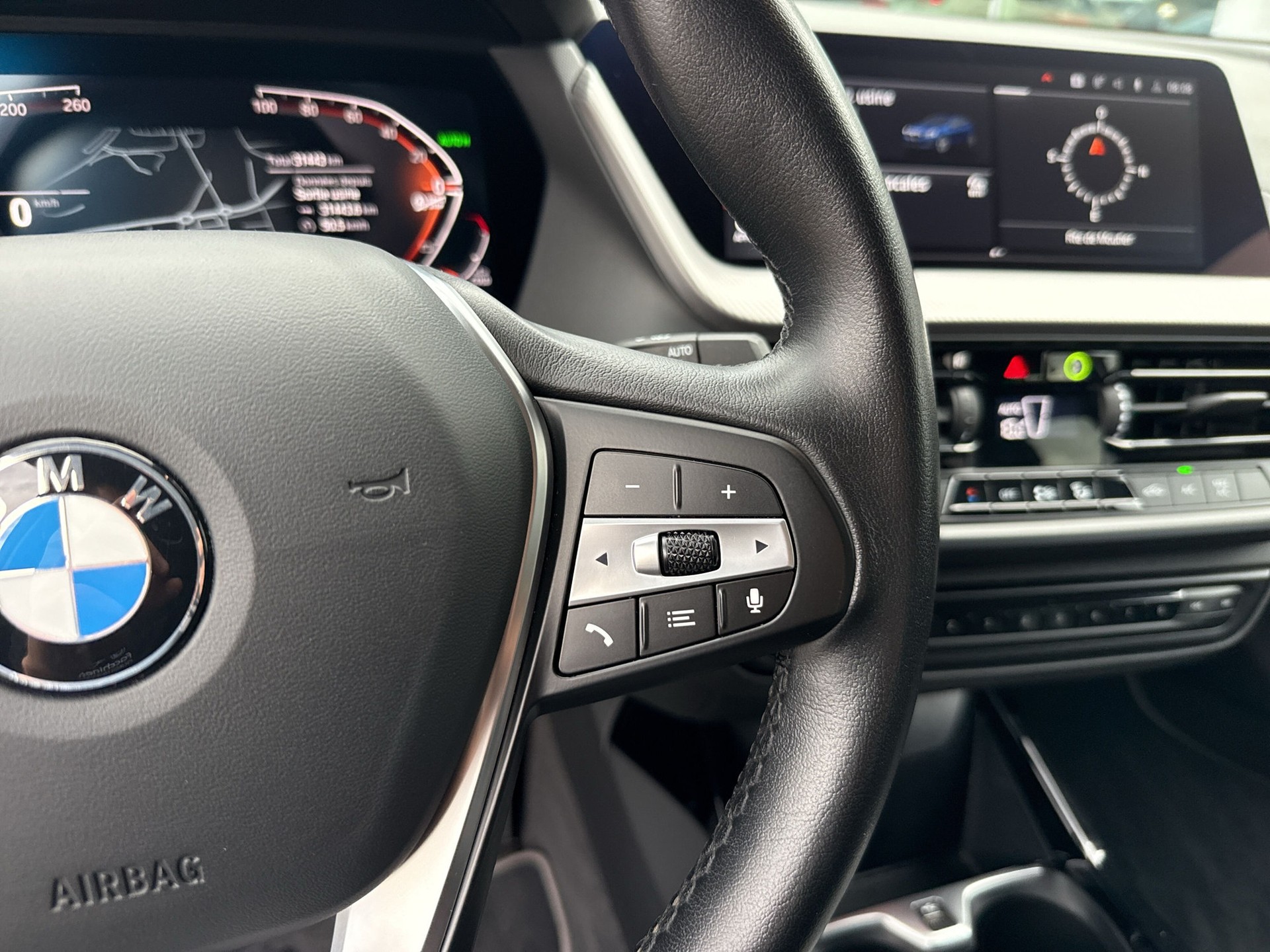 BMW 118i Sport Line Steptronic-image-15