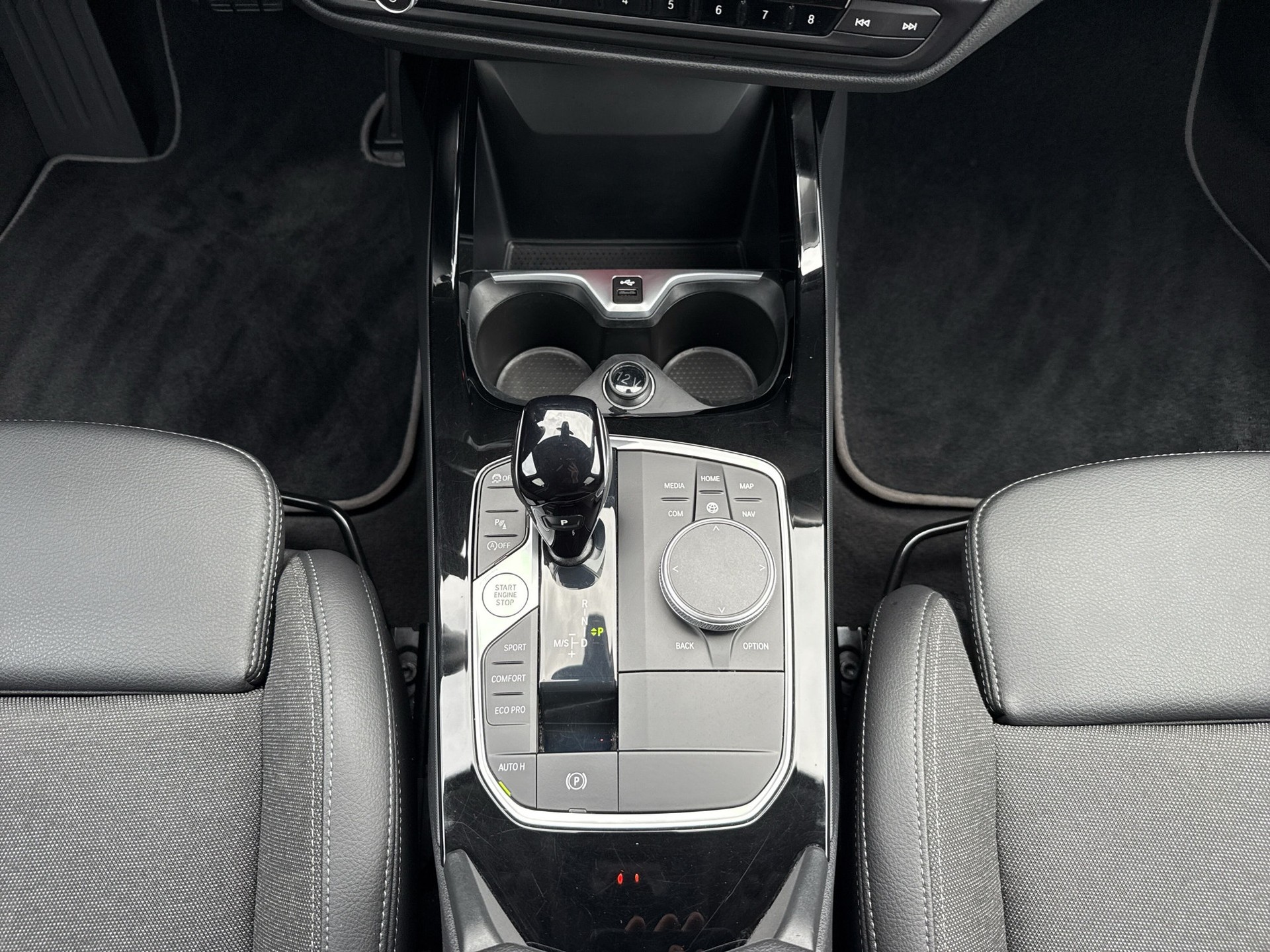 BMW 118i Sport Line Steptronic-image-12