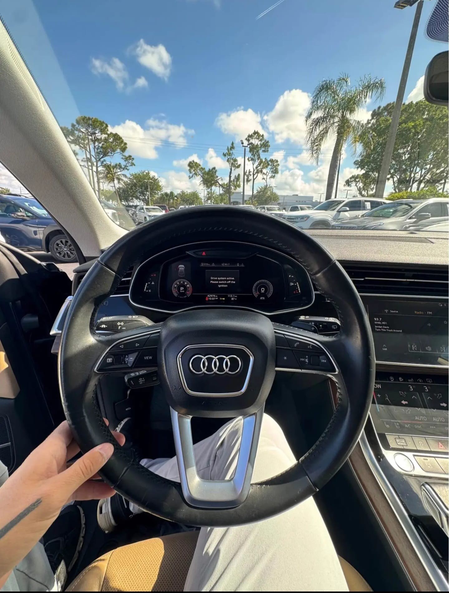 AUDI Q8-image-5