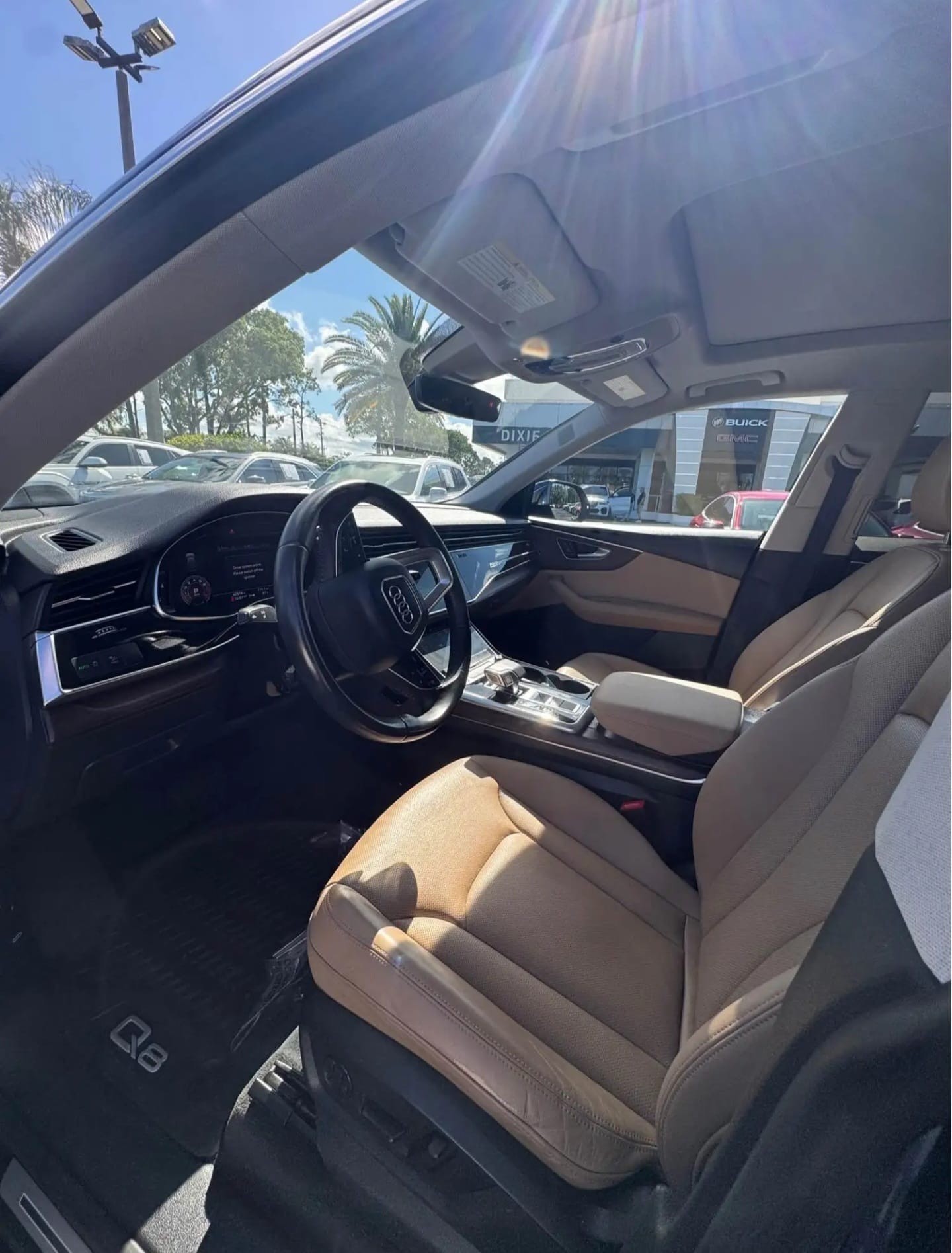 AUDI Q8-image-6