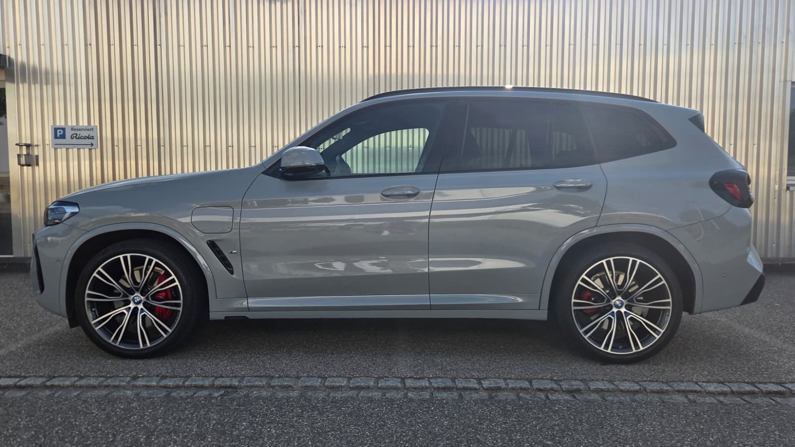 BMW 30e xDrive M Sport-image-4