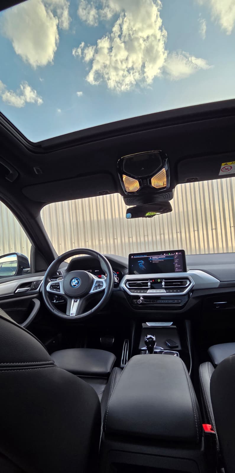 BMW 30e xDrive M Sport-image-1