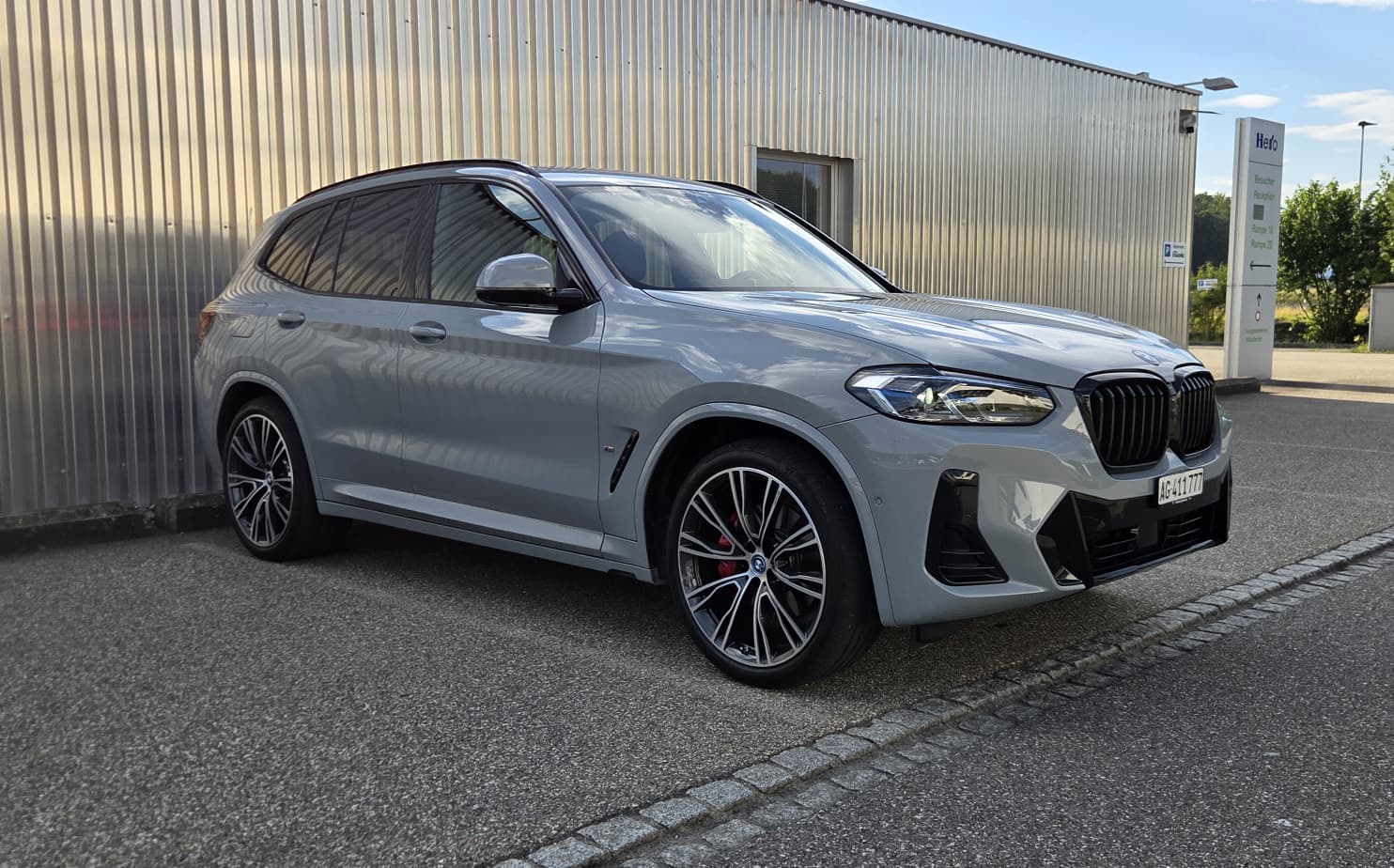 BMW 30e xDrive M Sport-image-3