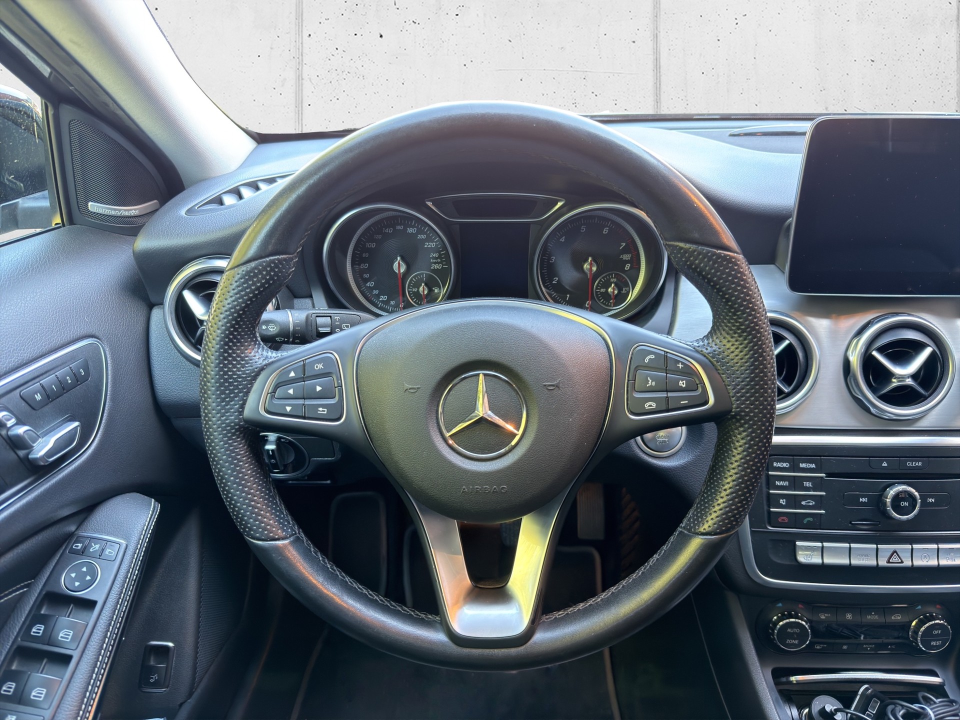 MERCEDES-BENZ GLA 200 Night Star-image-10