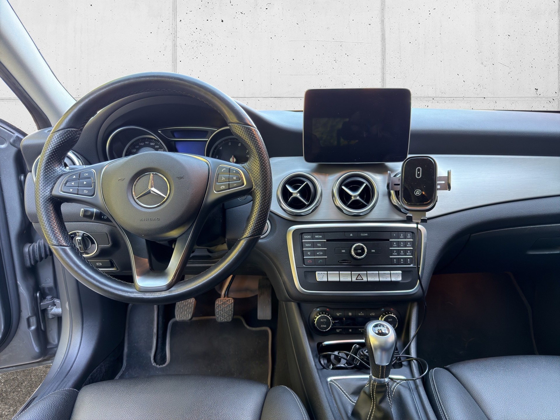 MERCEDES-BENZ GLA 200 Night Star-image-9