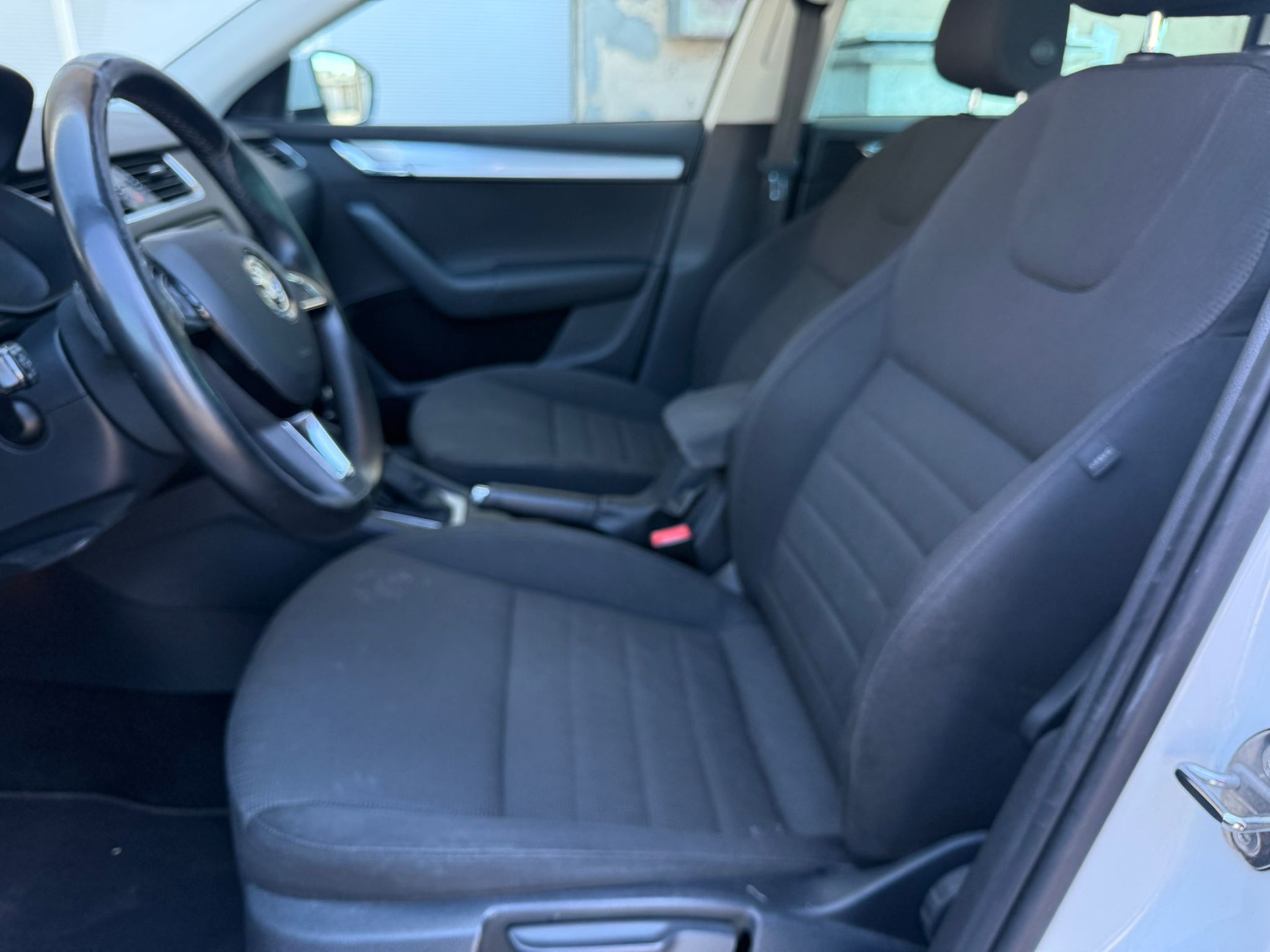 SKODA Octavia Combi 1.8 TSI Ambition 4x4 DSG-image-5