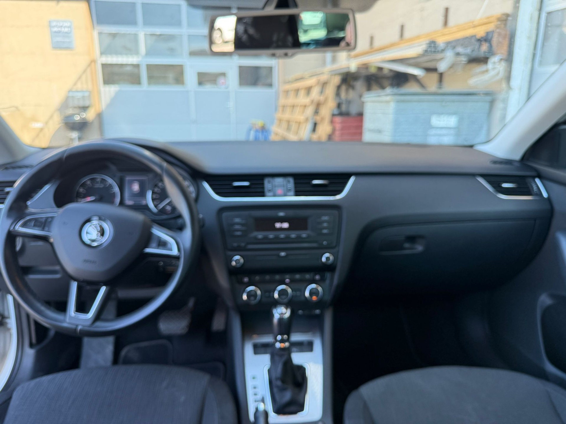 SKODA Octavia Combi 1.8 TSI Ambition 4x4 DSG-image-4