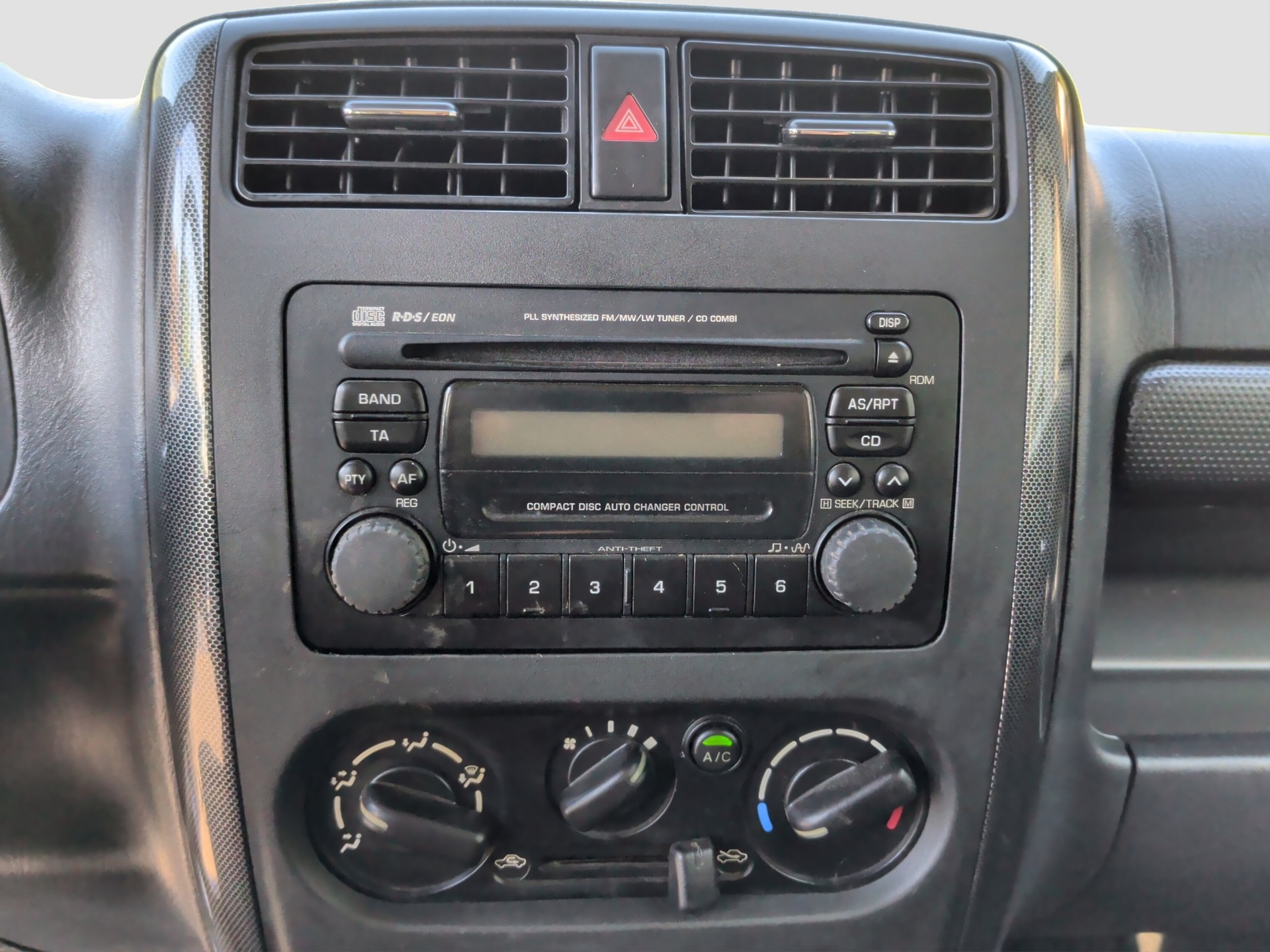 SUZUKI Jimny 1.3 16V GL Top-image-11