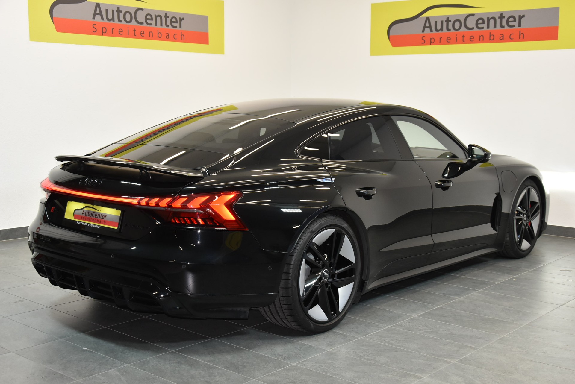 AUDI RS e-tron GT quattro-image-14