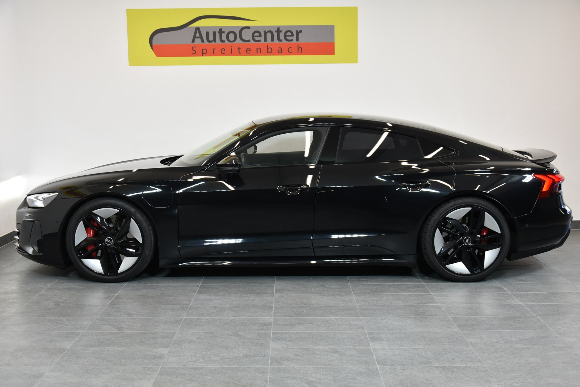 AUDI RS e-tron GT quattro-image-10
