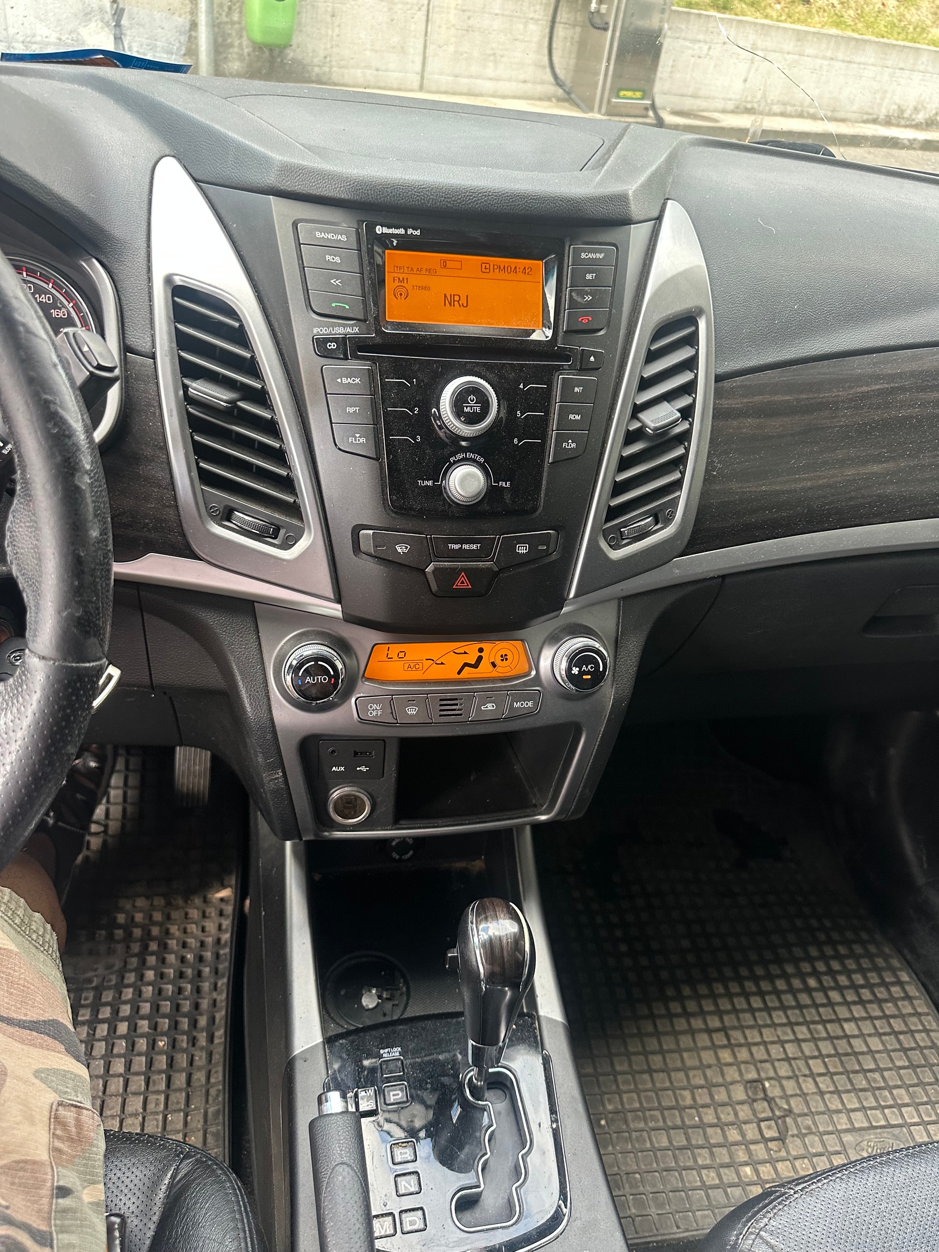 KGM-SsangYong Korando 2.0 e-XDI Quartz 4WD Automatic-image-12