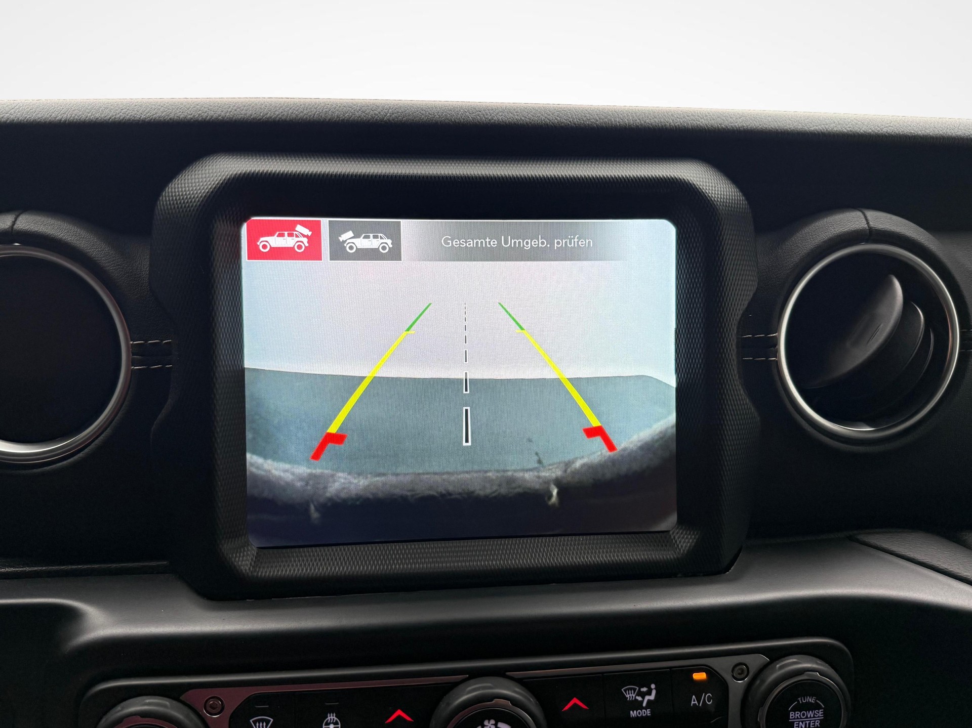 JEEP Wrangler 2.0 Turbo Sahara Unlimited 4xe-image-12