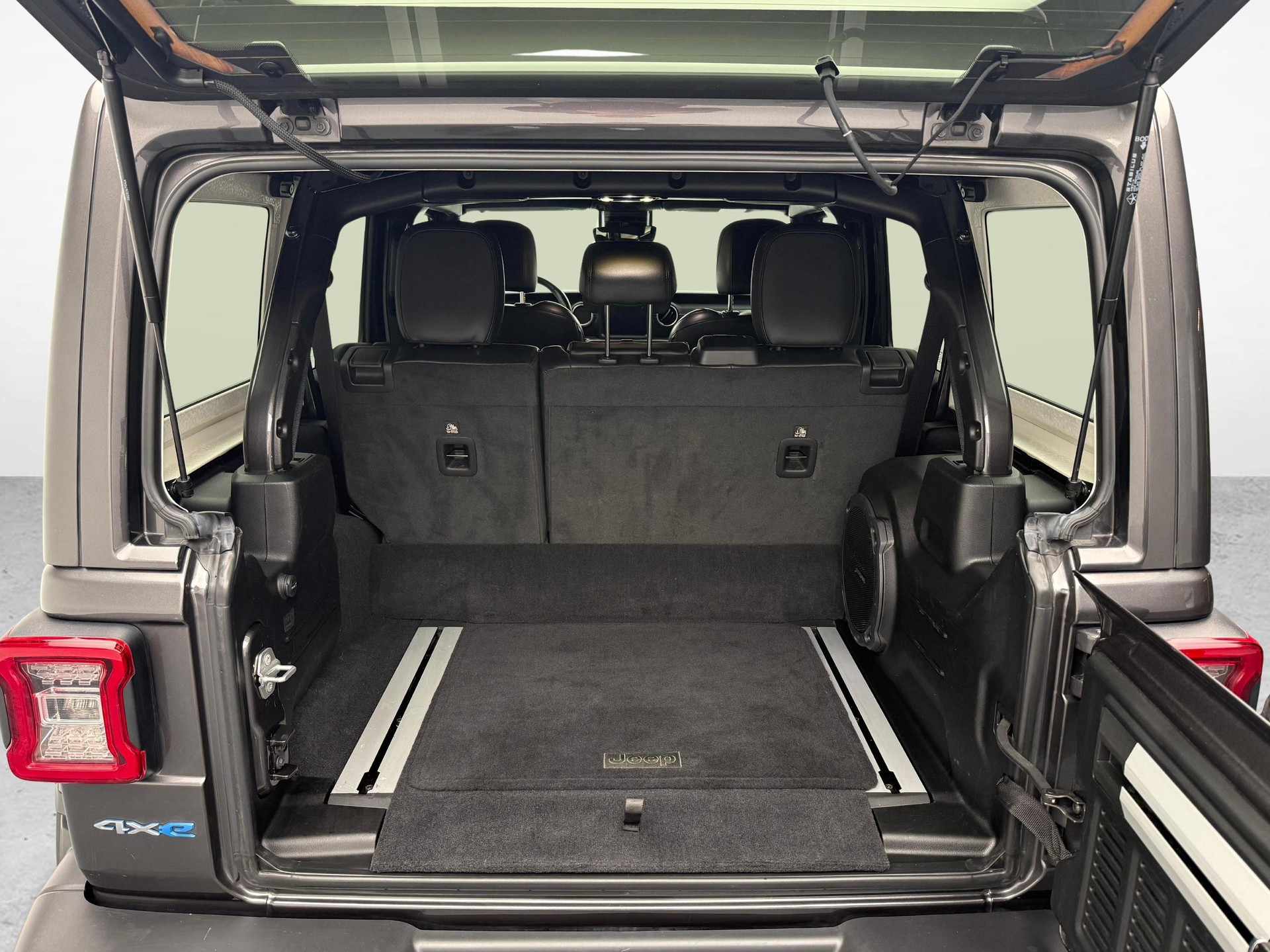 JEEP Wrangler 2.0 Turbo Sahara Unlimited 4xe-image-11