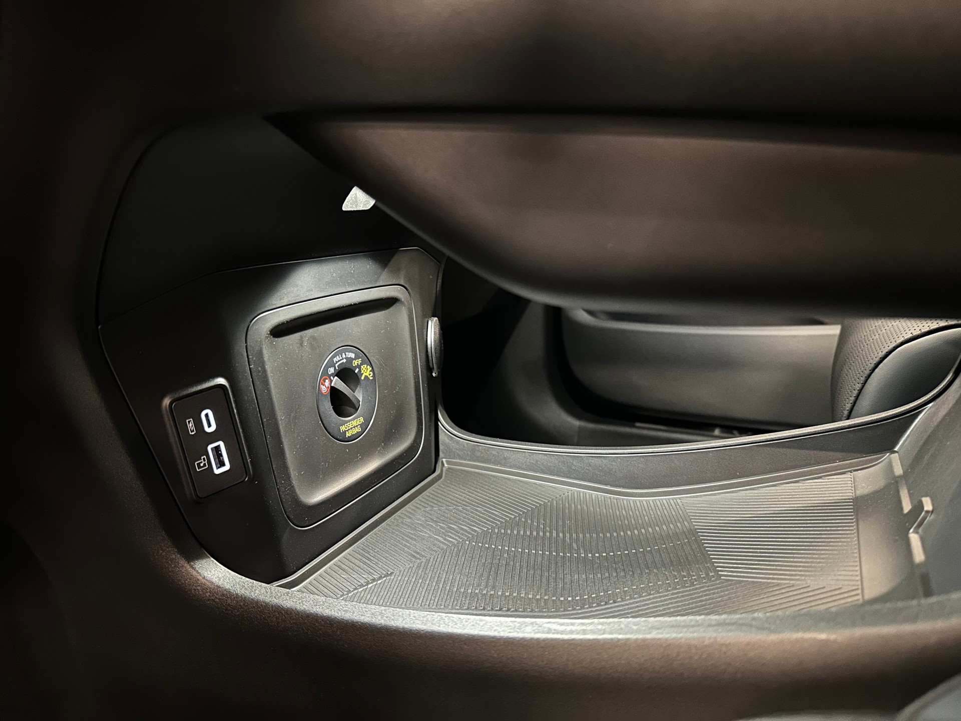 OMODA 9 PHEV SHS Exclusive AWD (Grau Matt)-image-24