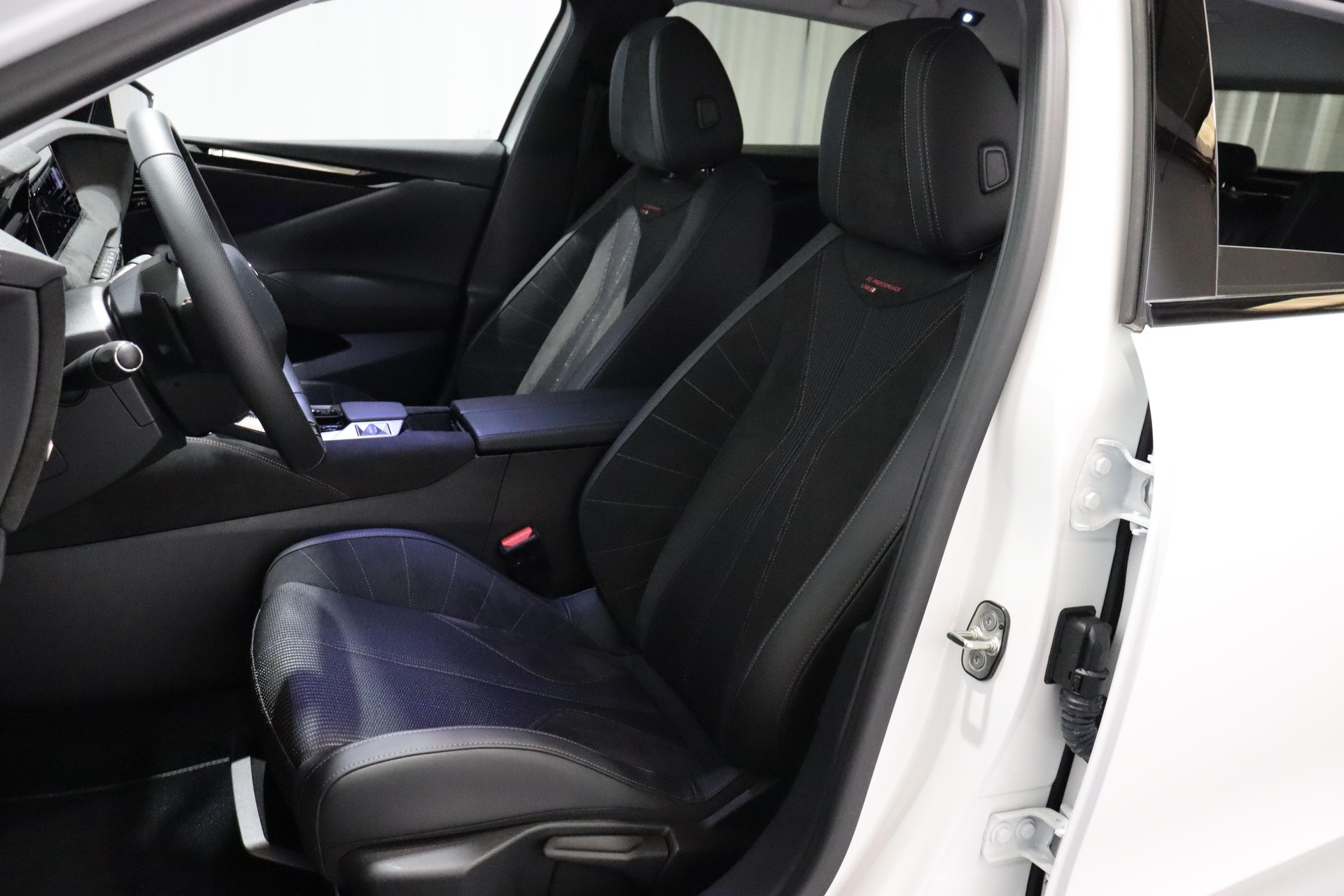 DS AUTOMOBILES 4 1.2 PureTech Performance Line+-image-4