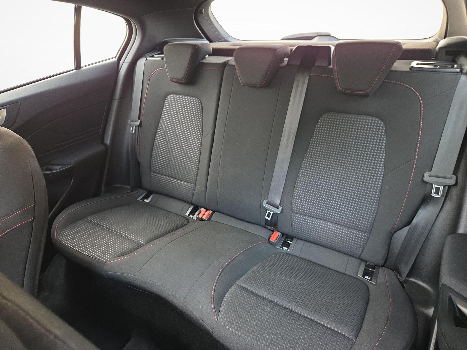 FORD Focus 1.0i EcoB Hybrid 155 ST-Line-image-10