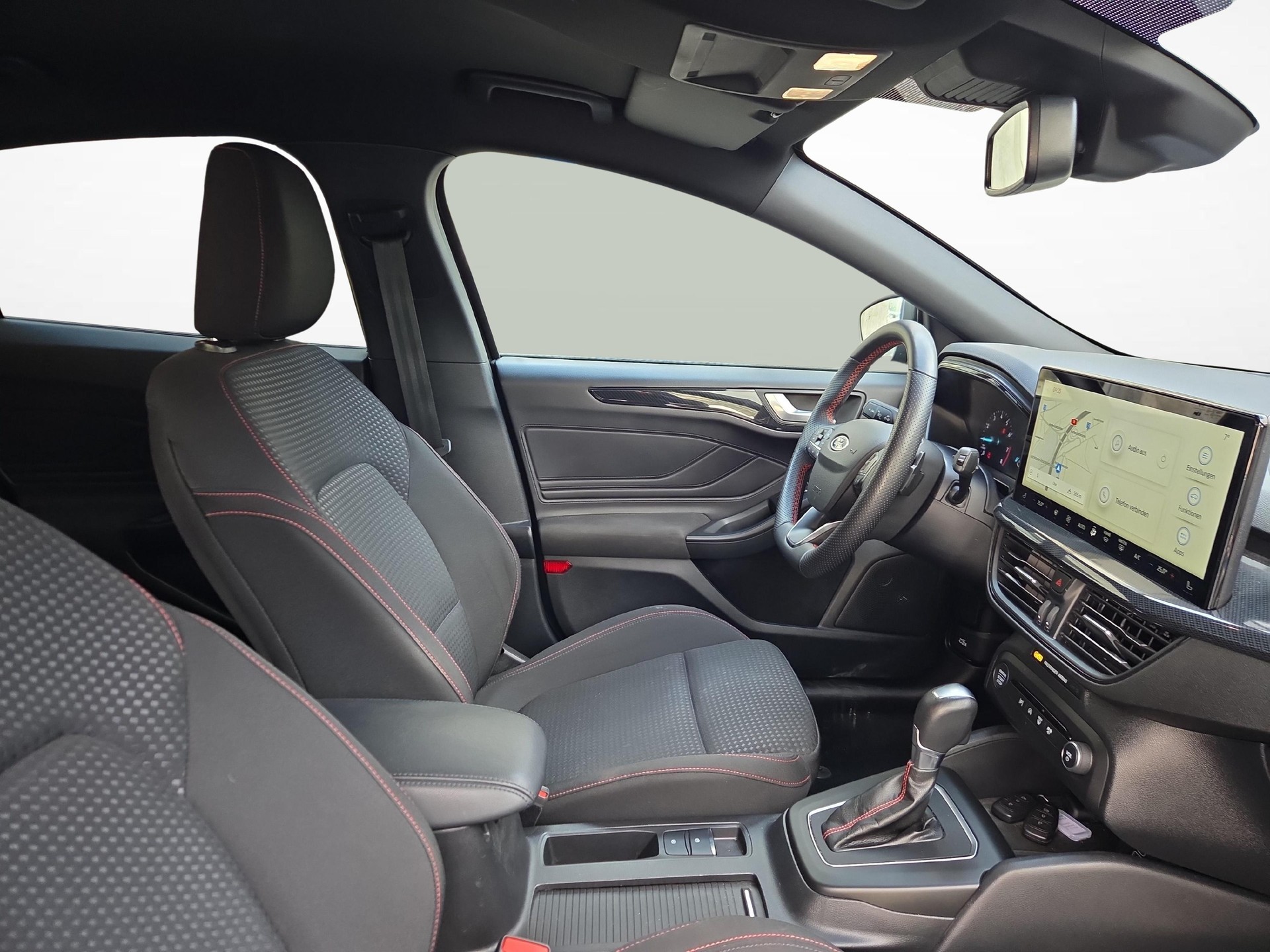 FORD Focus 1.0i EcoB Hybrid 155 ST-Line-image-9