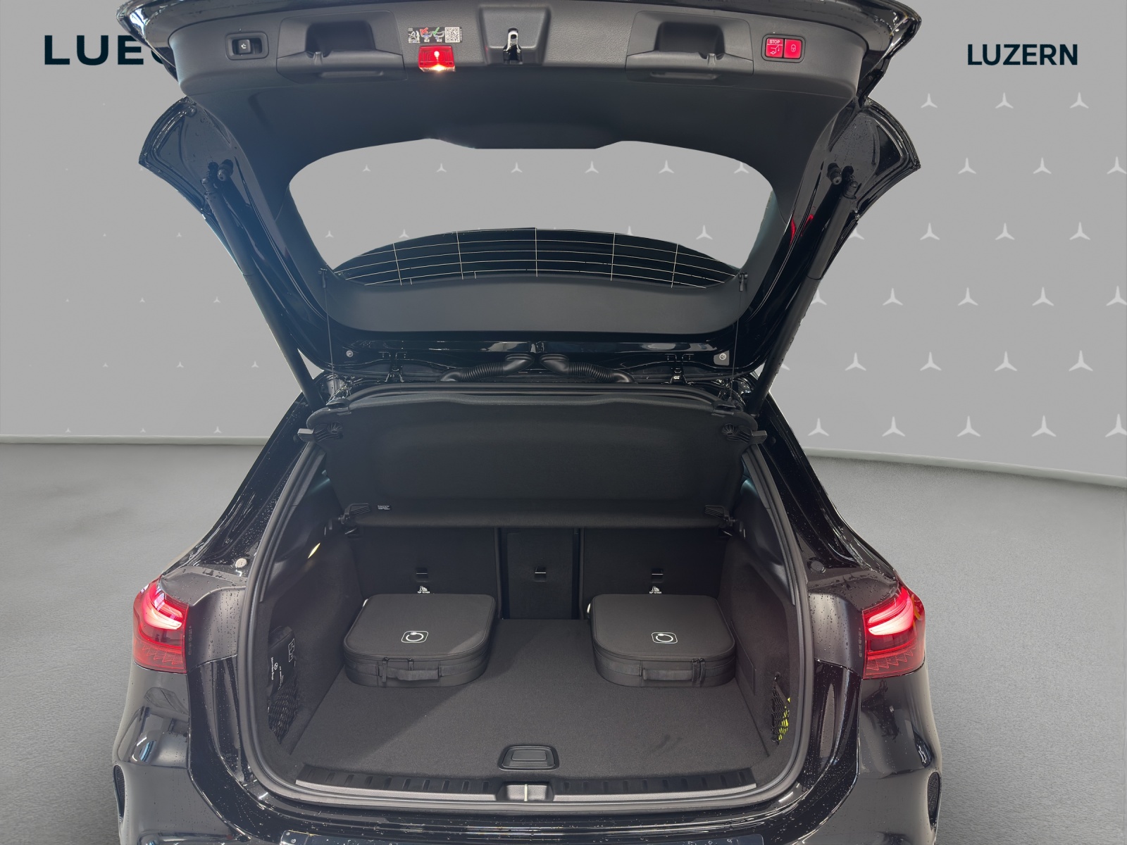 MERCEDES-BENZ EQA 300 66,5kWh 4Matic Swiss Star-image-14