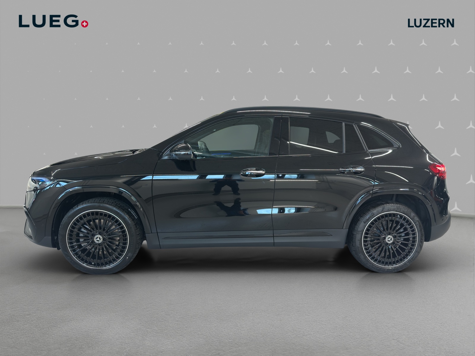 MERCEDES-BENZ EQA 300 66,5kWh 4Matic Swiss Star-image-1
