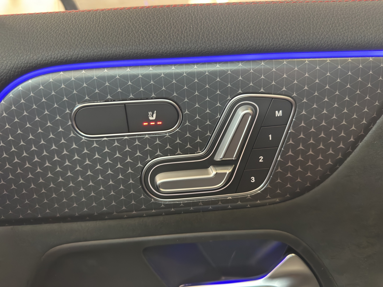 MERCEDES-BENZ EQA 300 66,5kWh 4Matic Swiss Star-image-12