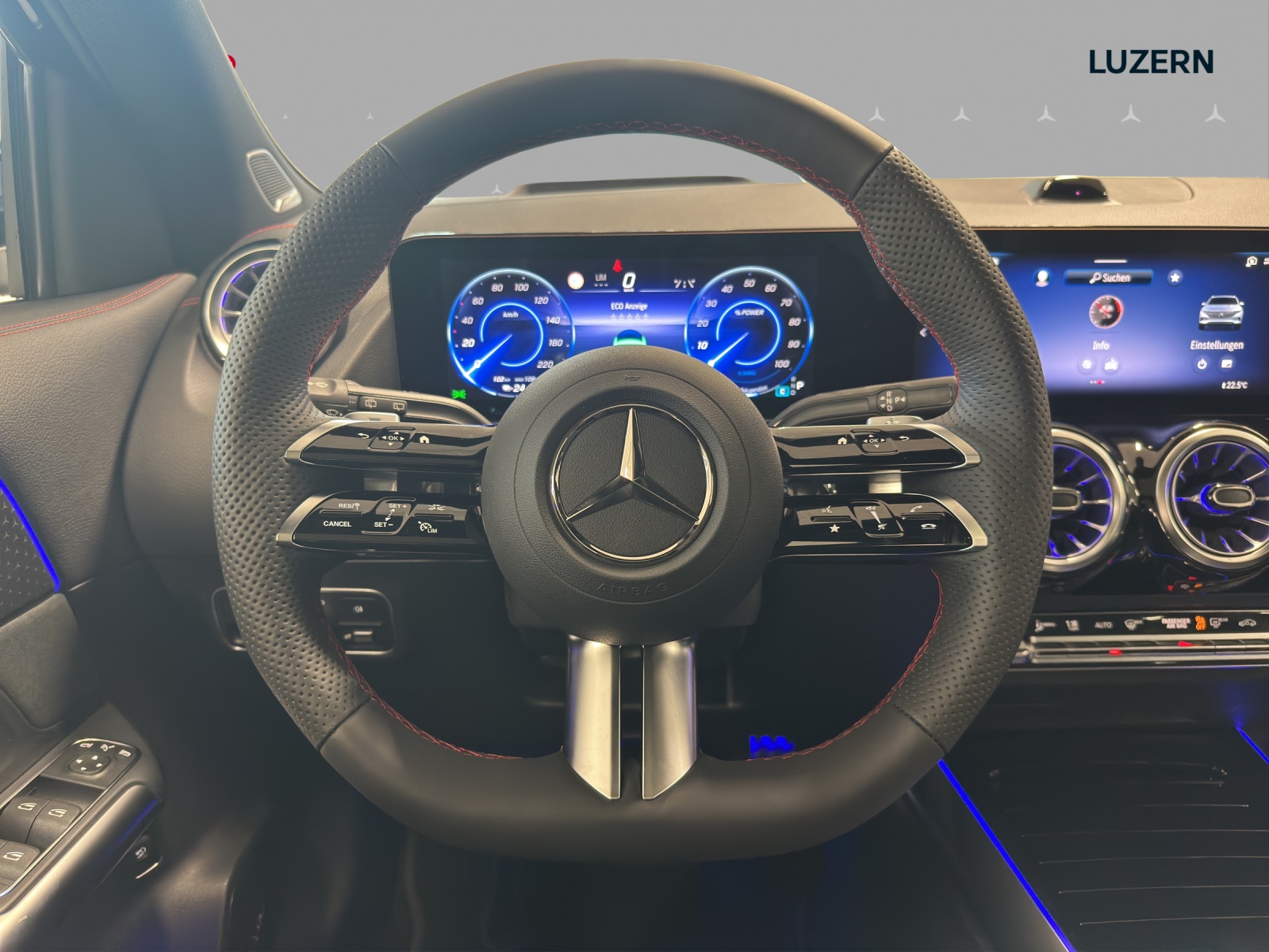 MERCEDES-BENZ EQA 300 66,5kWh 4Matic Swiss Star-image-9