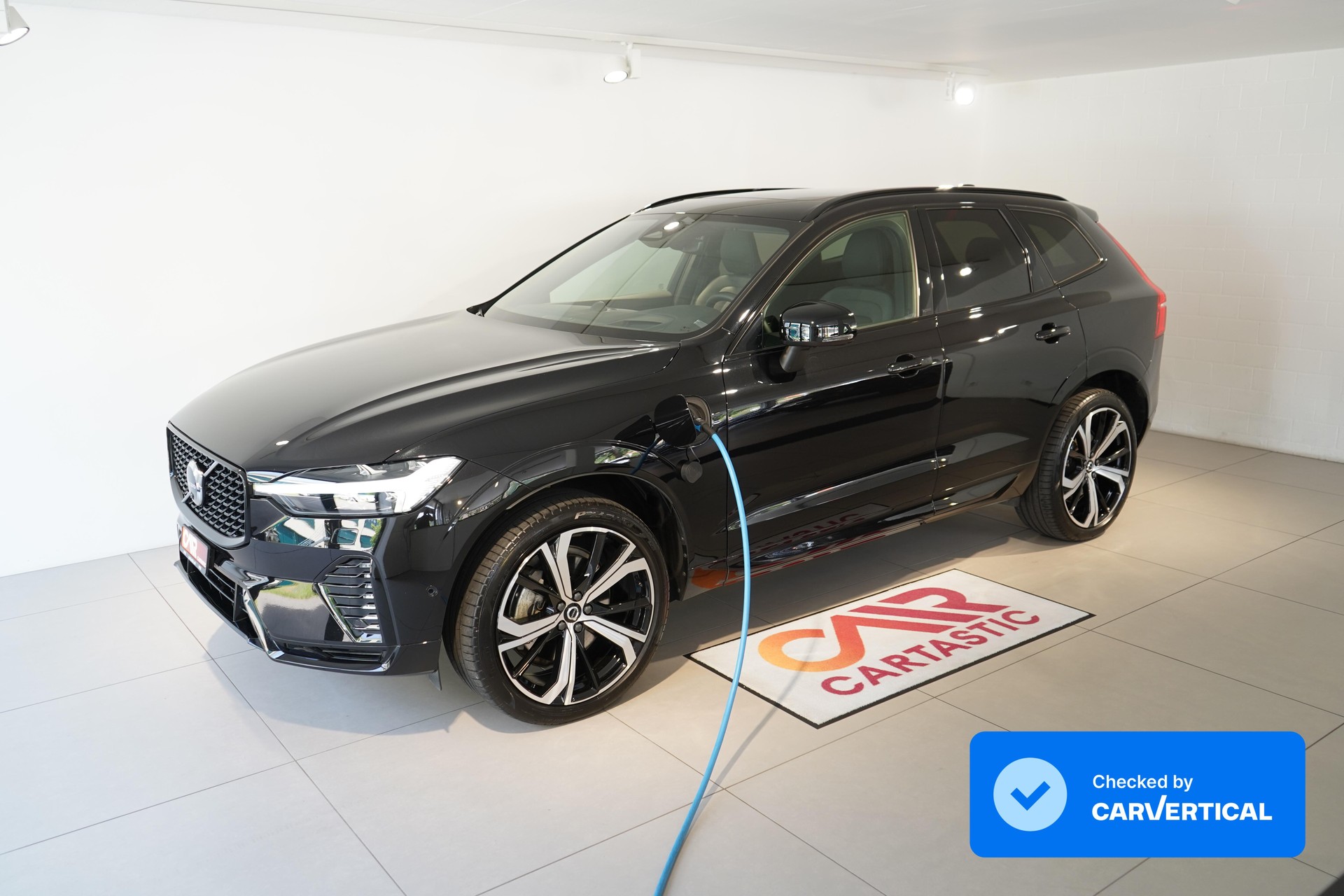 VOLVO XC60 2.0 T6 TE Ultimate Dark eAWD-image-0