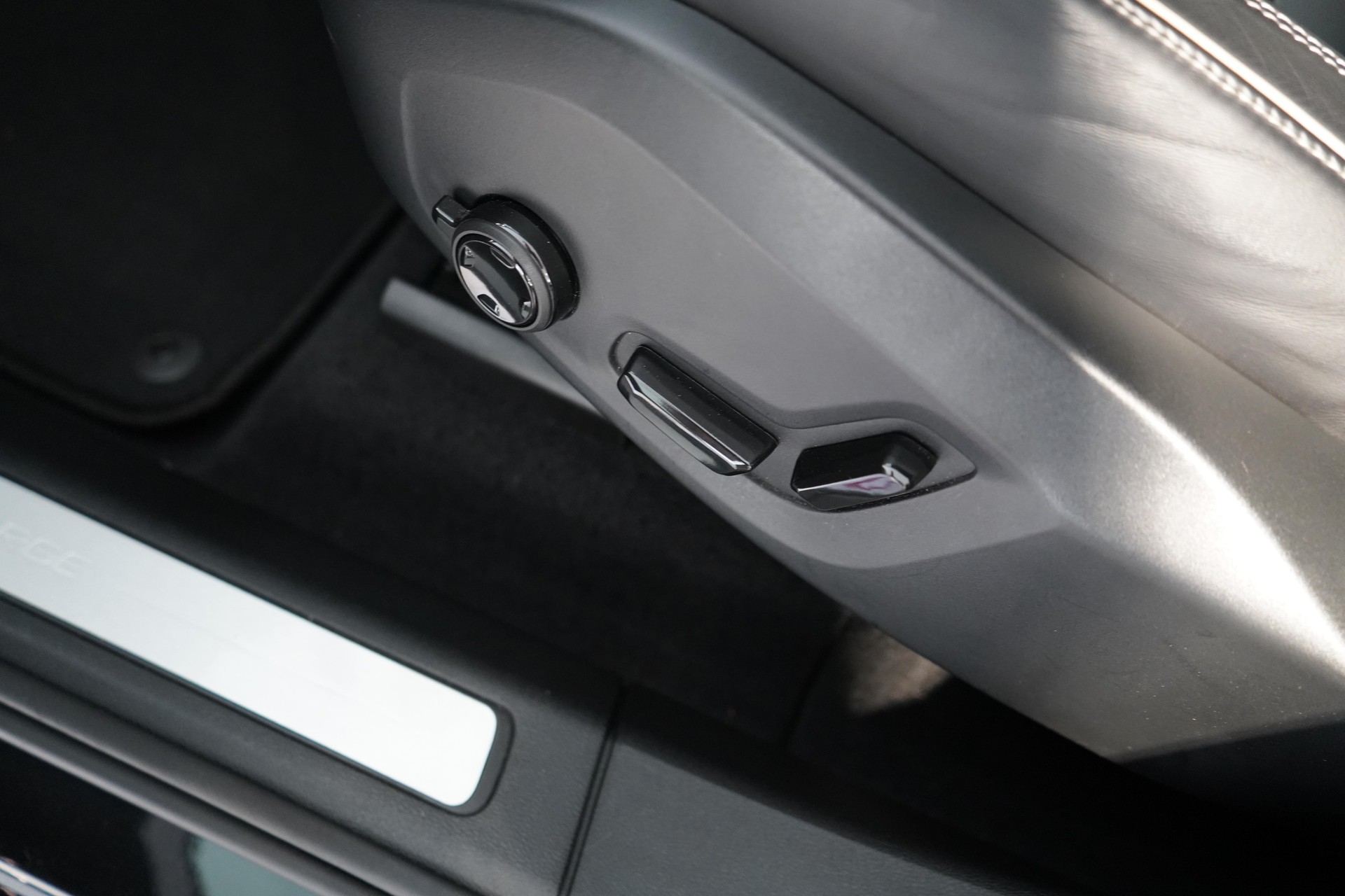 VOLVO XC60 2.0 T6 TE Ultimate Dark eAWD-image-20