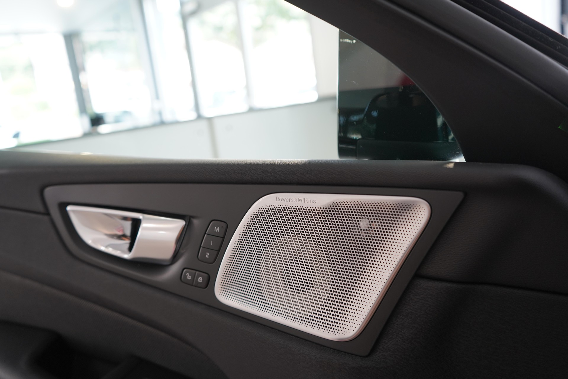 VOLVO XC60 2.0 T6 TE Ultimate Dark eAWD-image-16