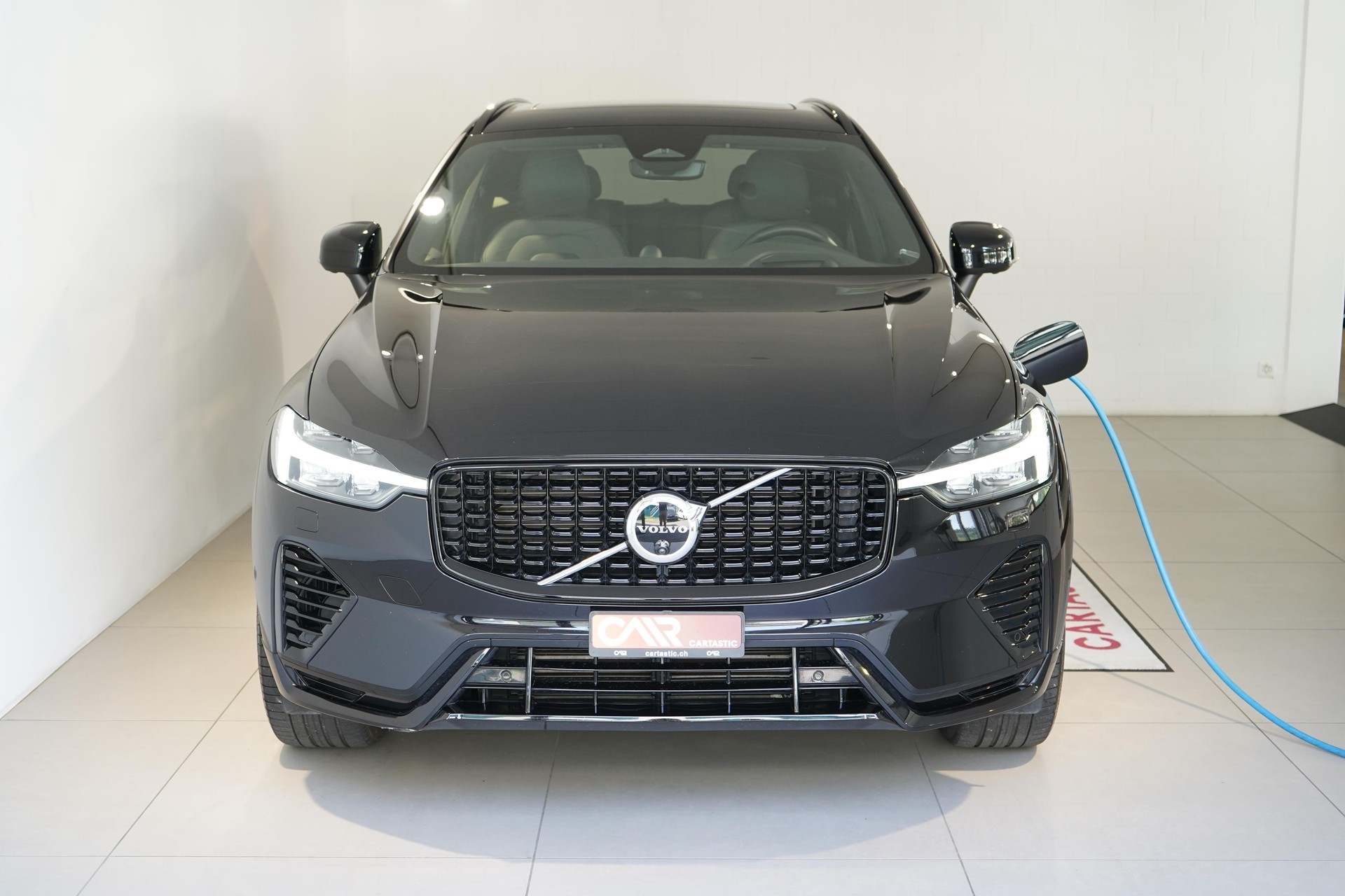 VOLVO XC60 2.0 T6 TE Ultimate Dark eAWD-image-1