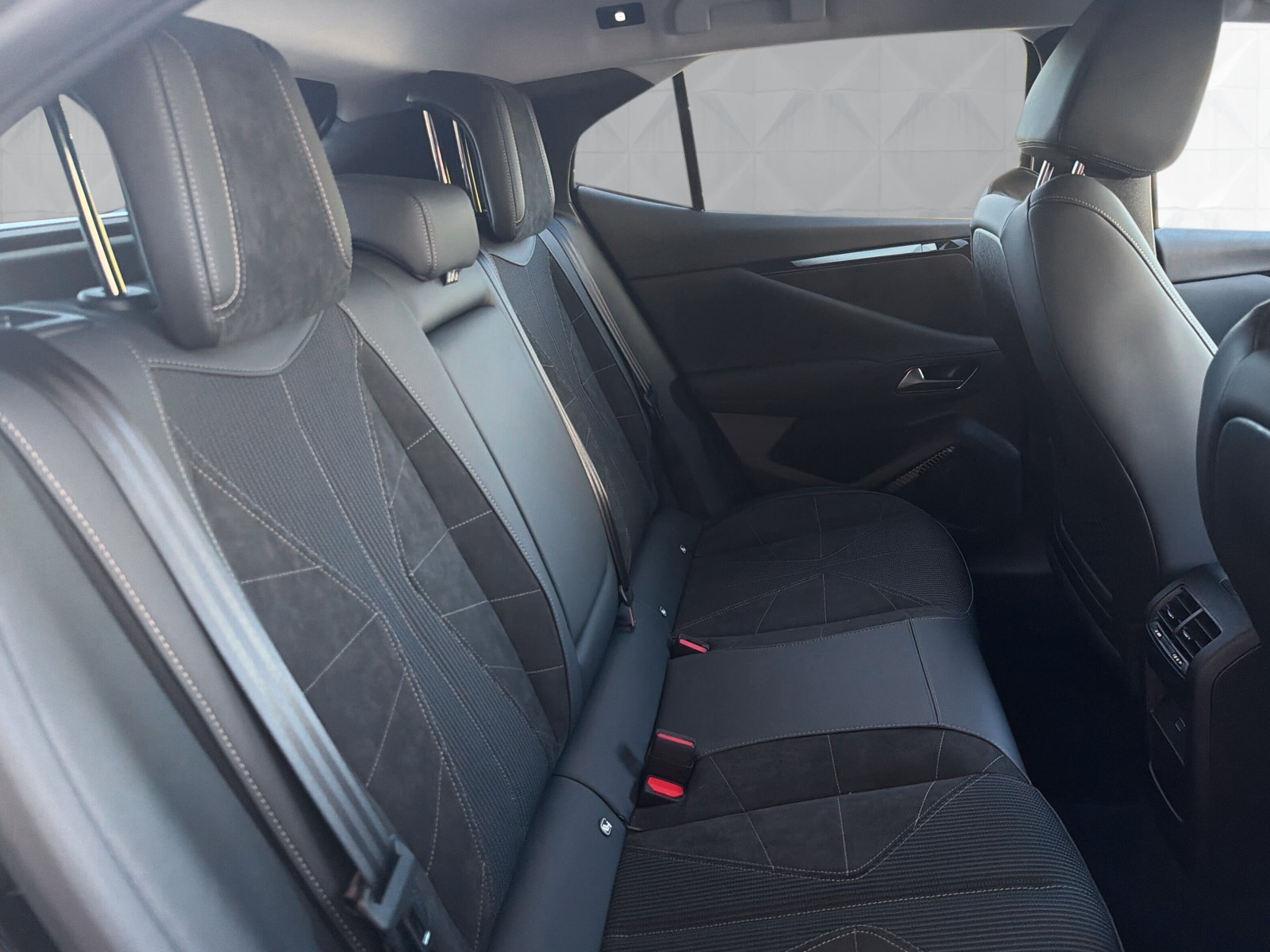DS AUTOMOBILES DS N4 1.6 PHEV Performance Line-image-11
