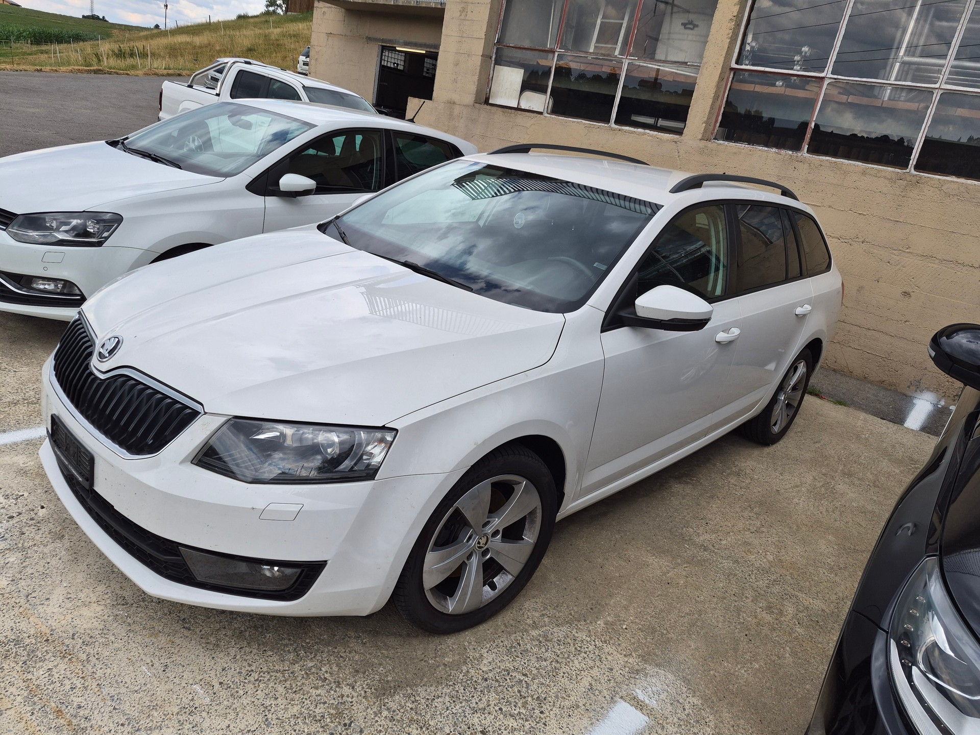 SKODA Octavia Combi 2.0 TDI Swiss Edition 4x4 DSG-image-1
