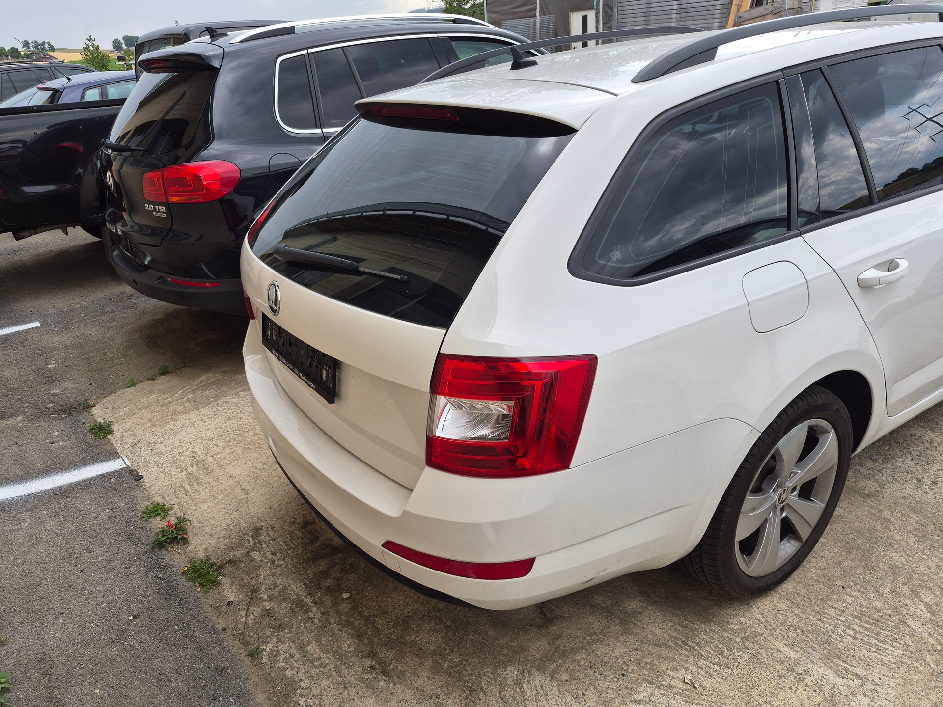 SKODA Octavia Combi 2.0 TDI Swiss Edition 4x4 DSG-image-2
