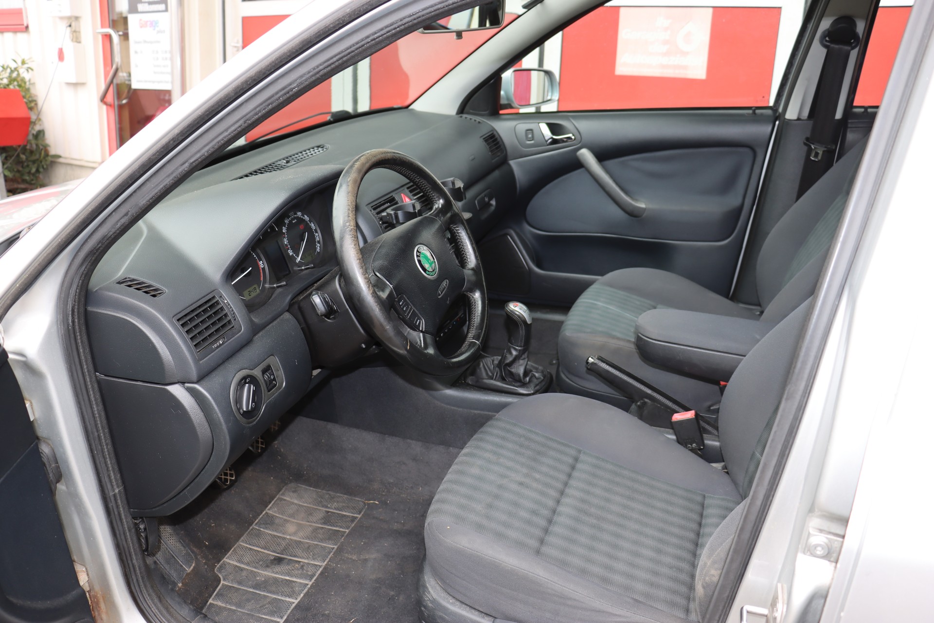 SKODA Octavia 1.9 TDI Ambiente 4x4-image-8