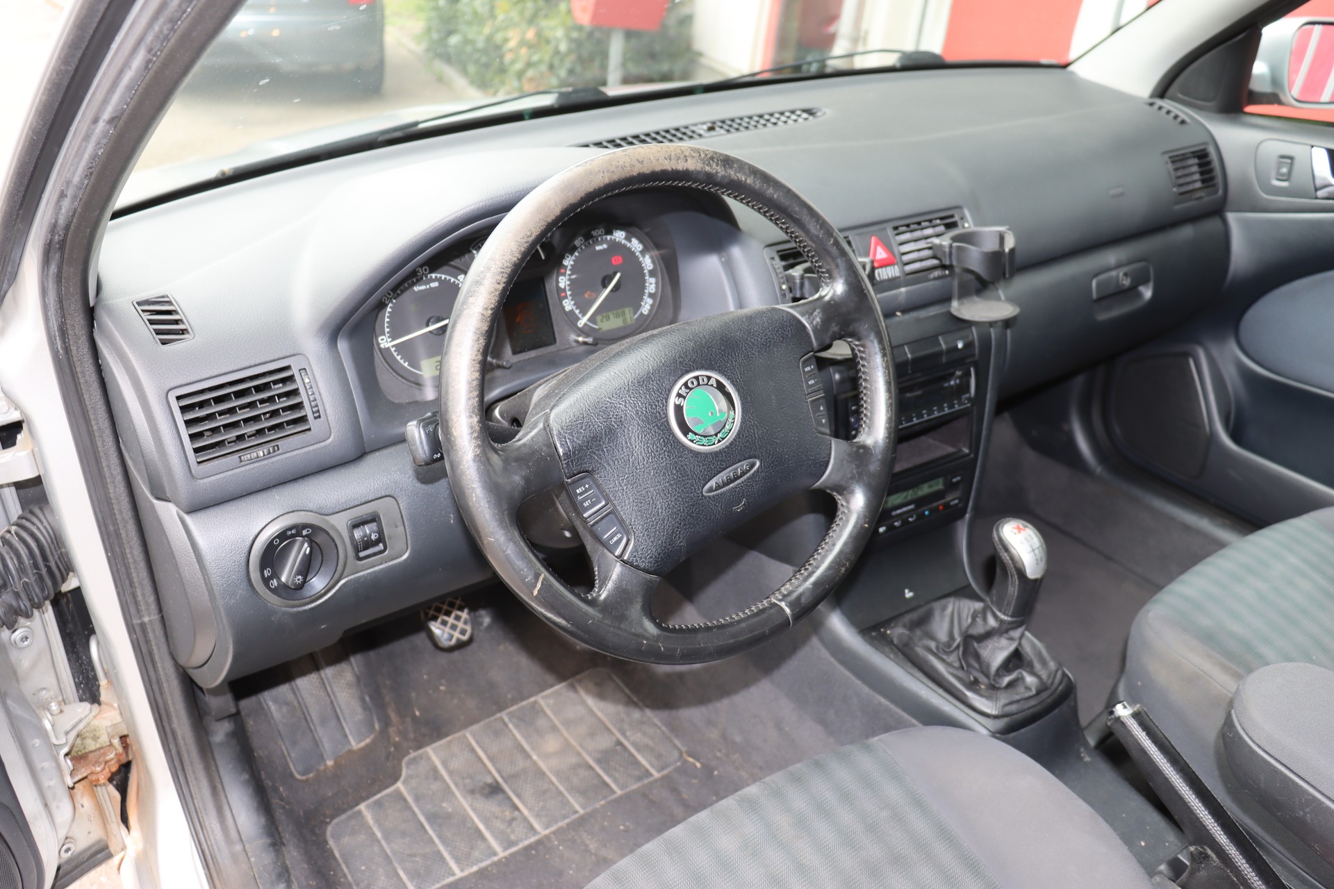 SKODA Octavia 1.9 TDI Ambiente 4x4-image-9