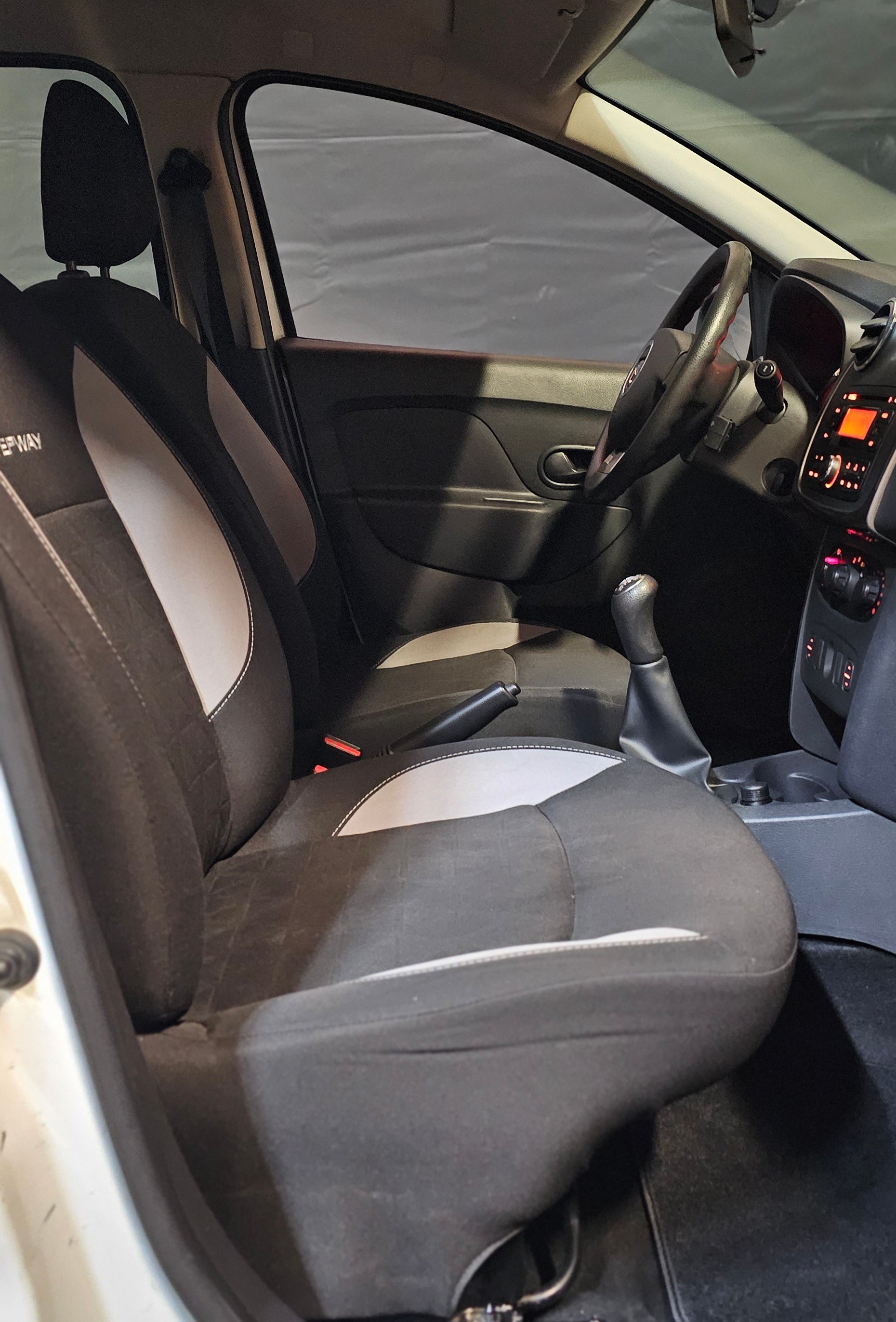 DACIA Sandero Tce 90 Stepway Ambiance-image-13