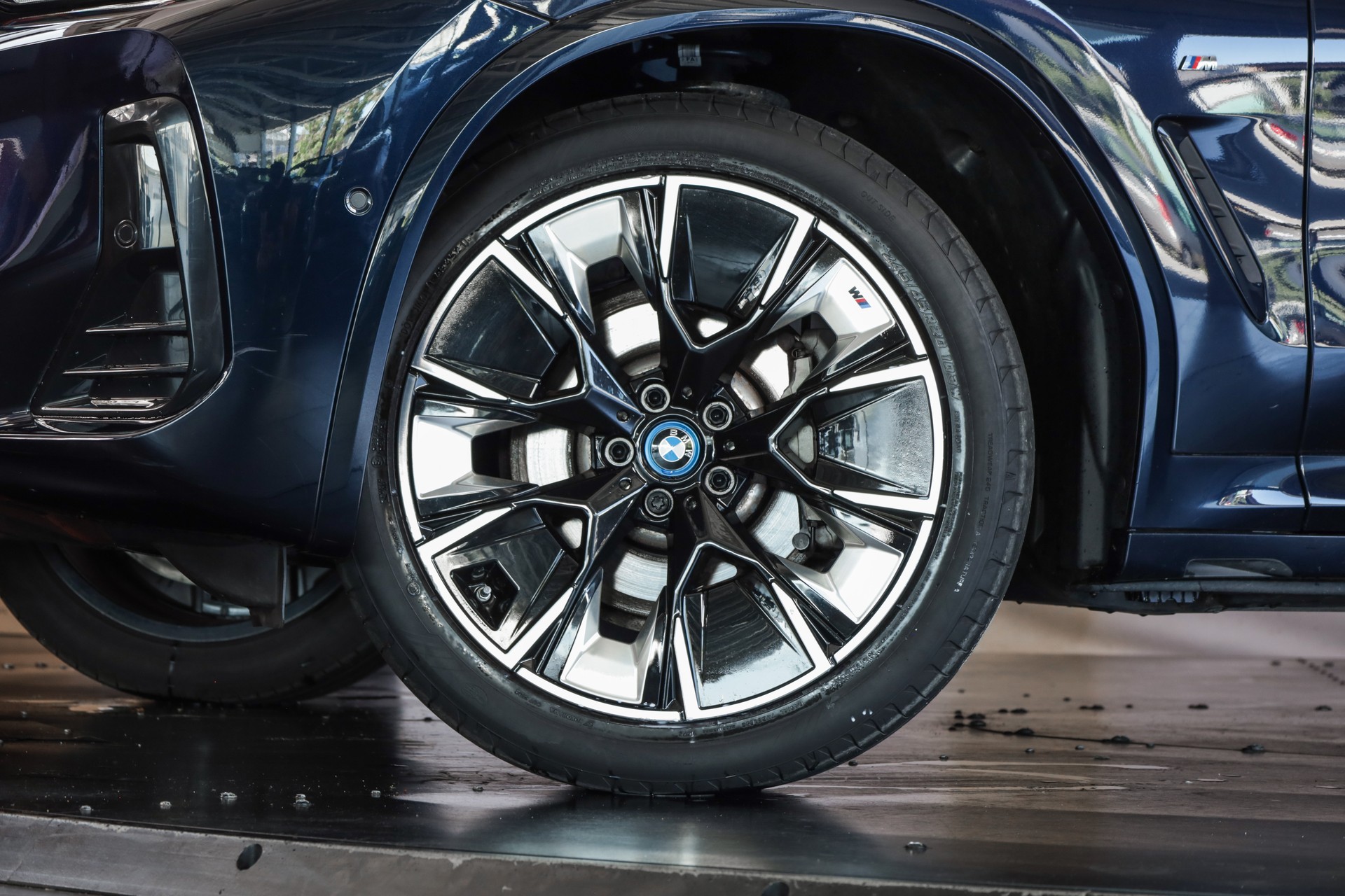 BMW iX3 Impressive-image-23