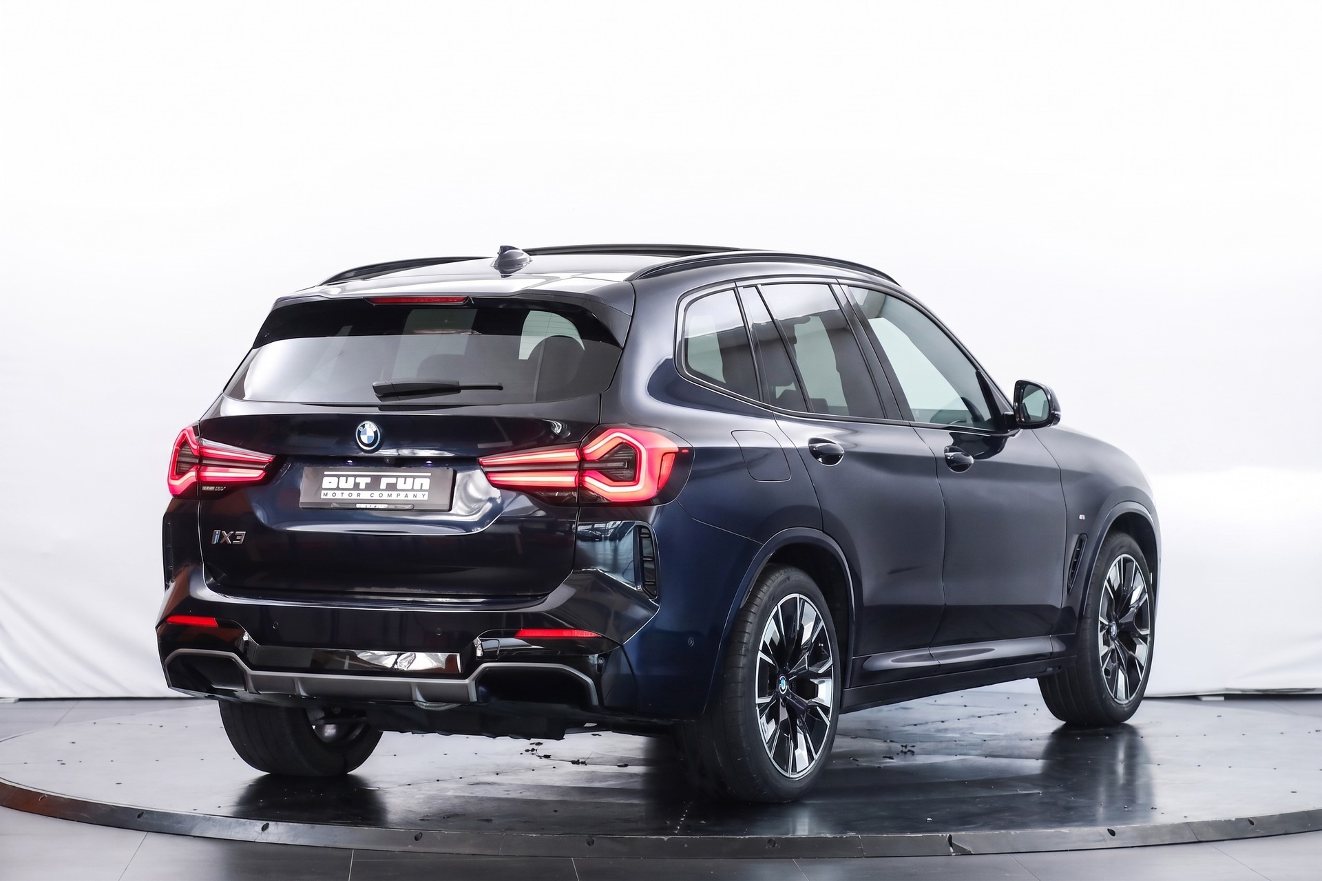 BMW iX3 Impressive-image-4