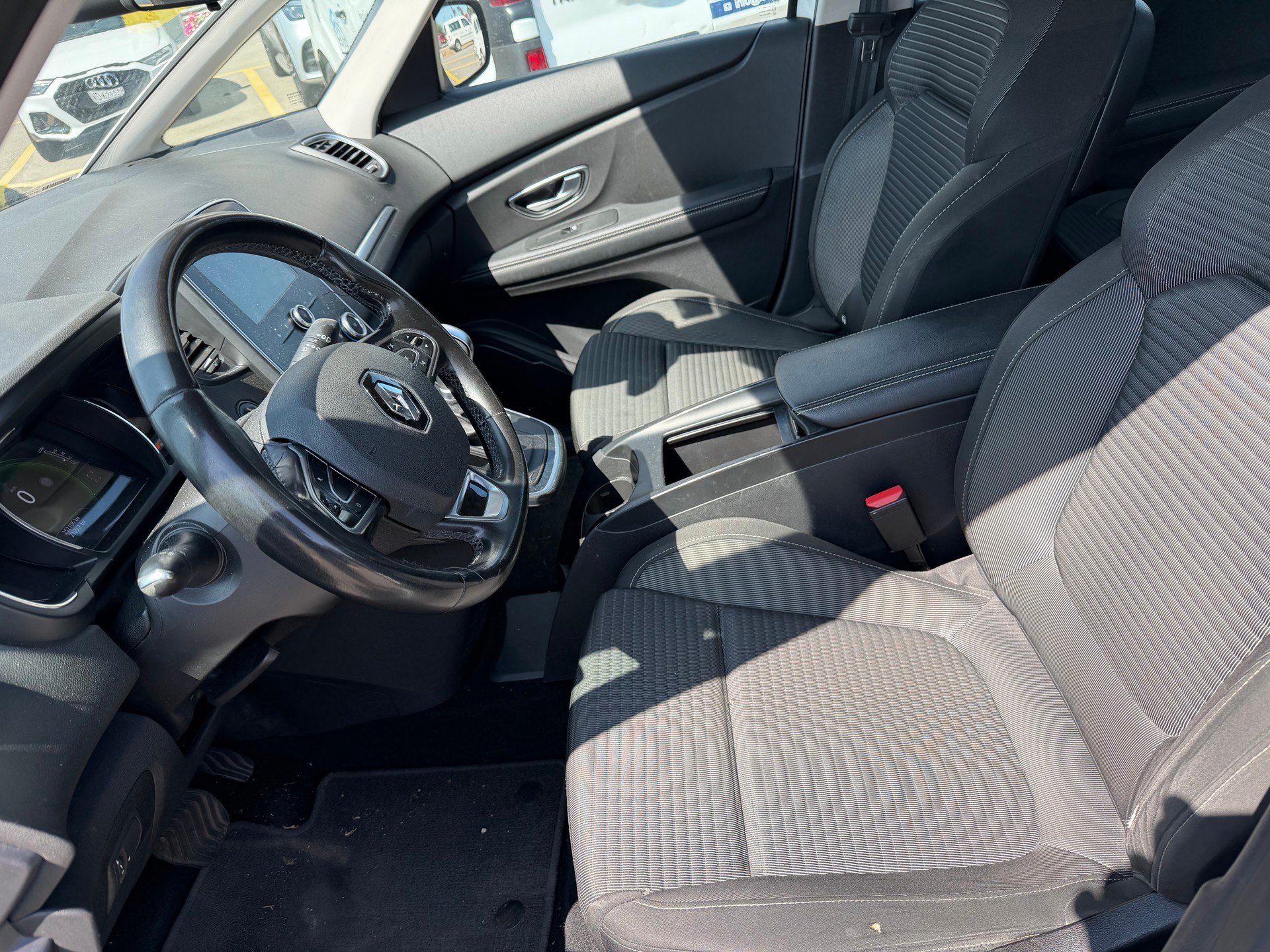 RENAULT Scénic 1.8 dCi Business EDC-image-8