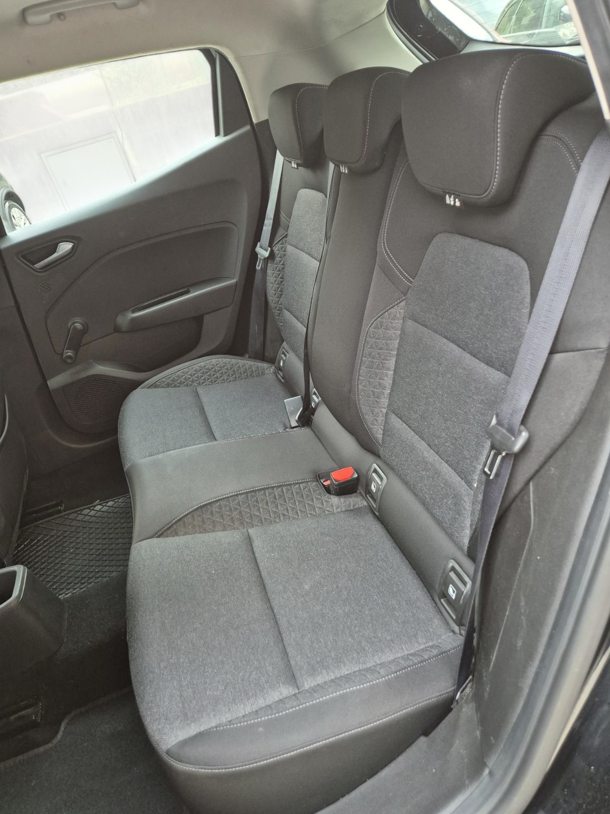 RENAULT Clio 1.0 Intens-image-12