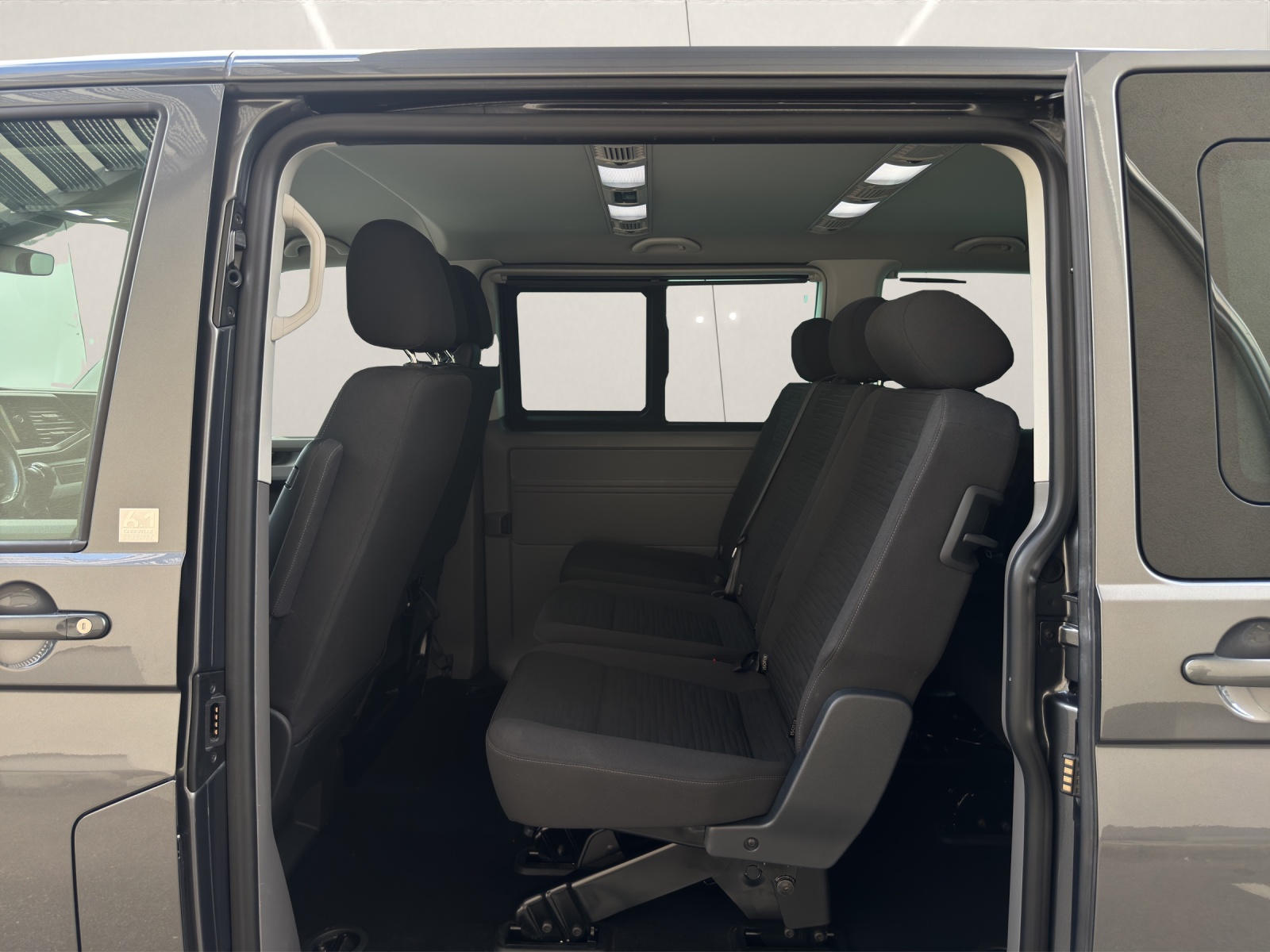 VW T6.1 2.0 TDI Caravelle DSG-image-11