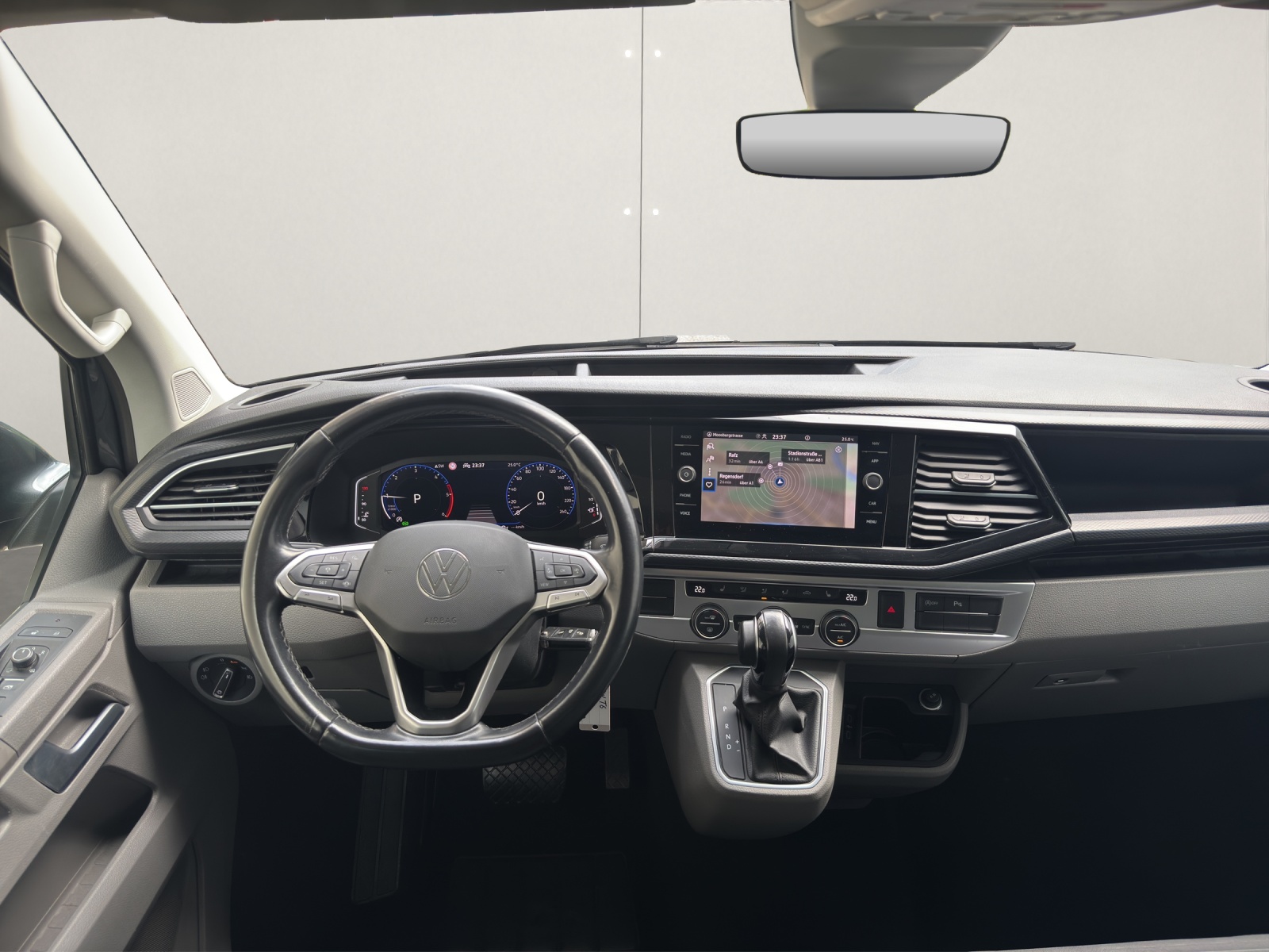 VW T6.1 2.0 TDI Caravelle DSG-image-9