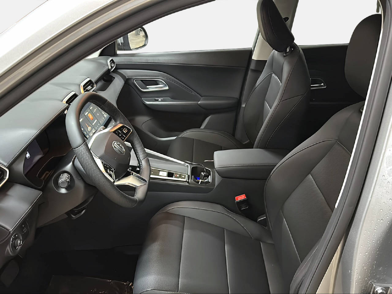 MG ZS 1.5 Hybrid+ Luxury-image-13