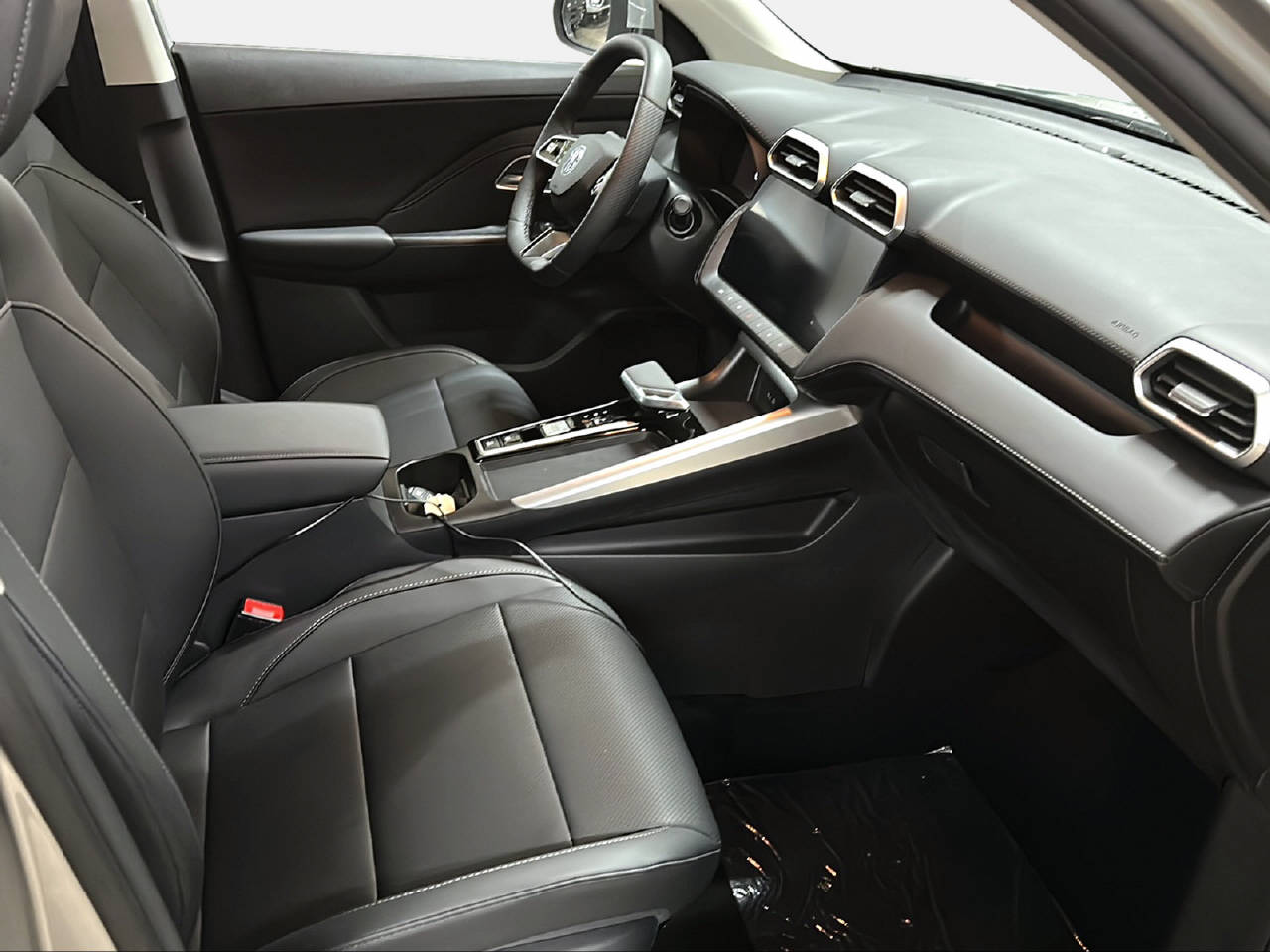 MG ZS 1.5 Hybrid+ Luxury-image-12