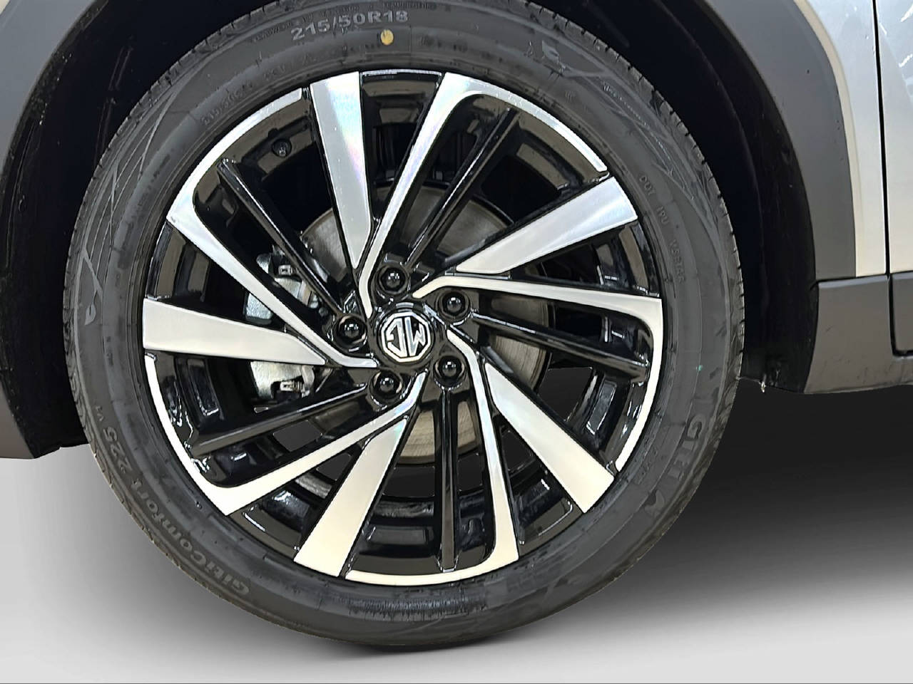 MG ZS 1.5 Hybrid+ Luxury-image-8