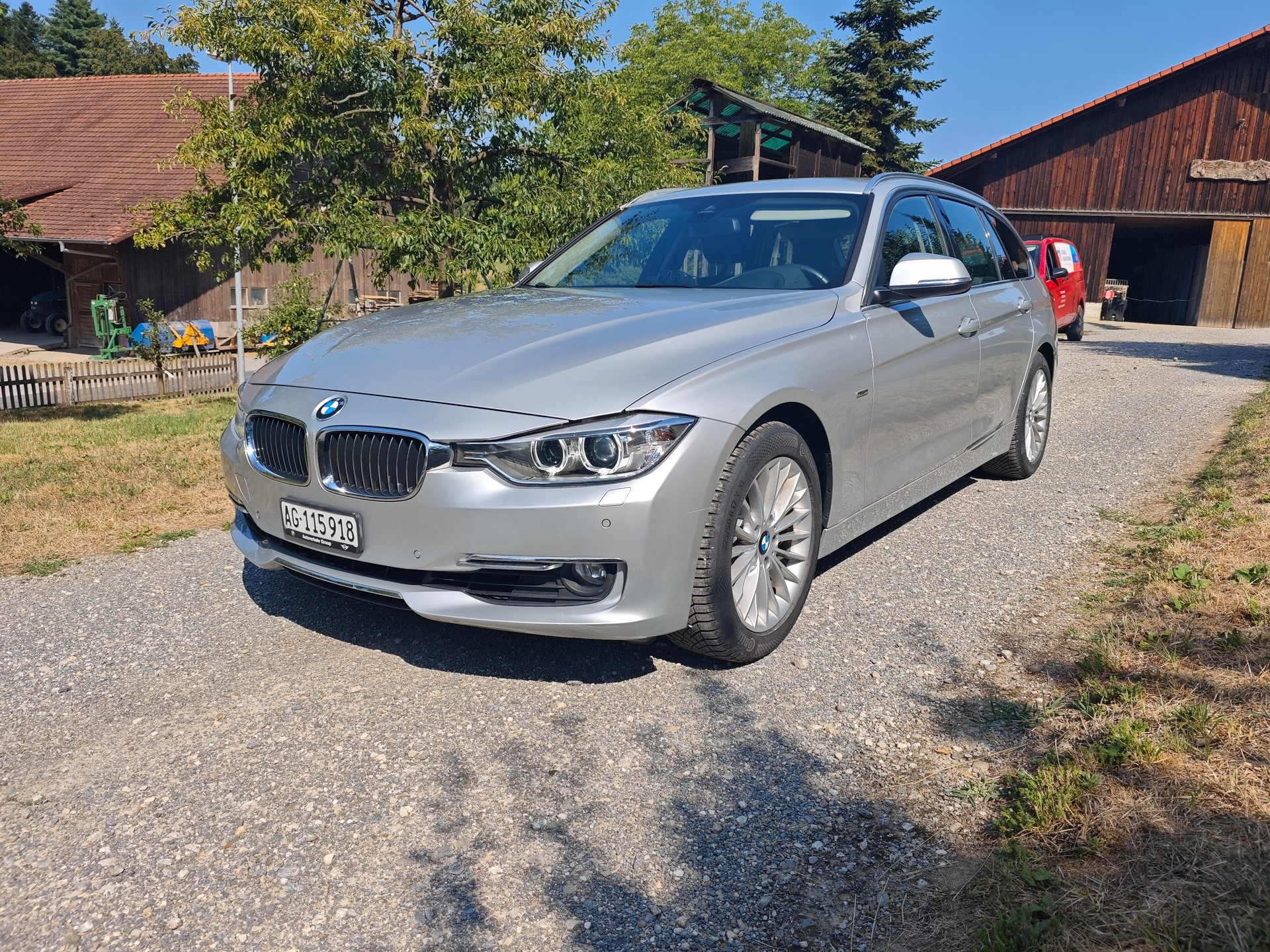 BMW 328i-image-0