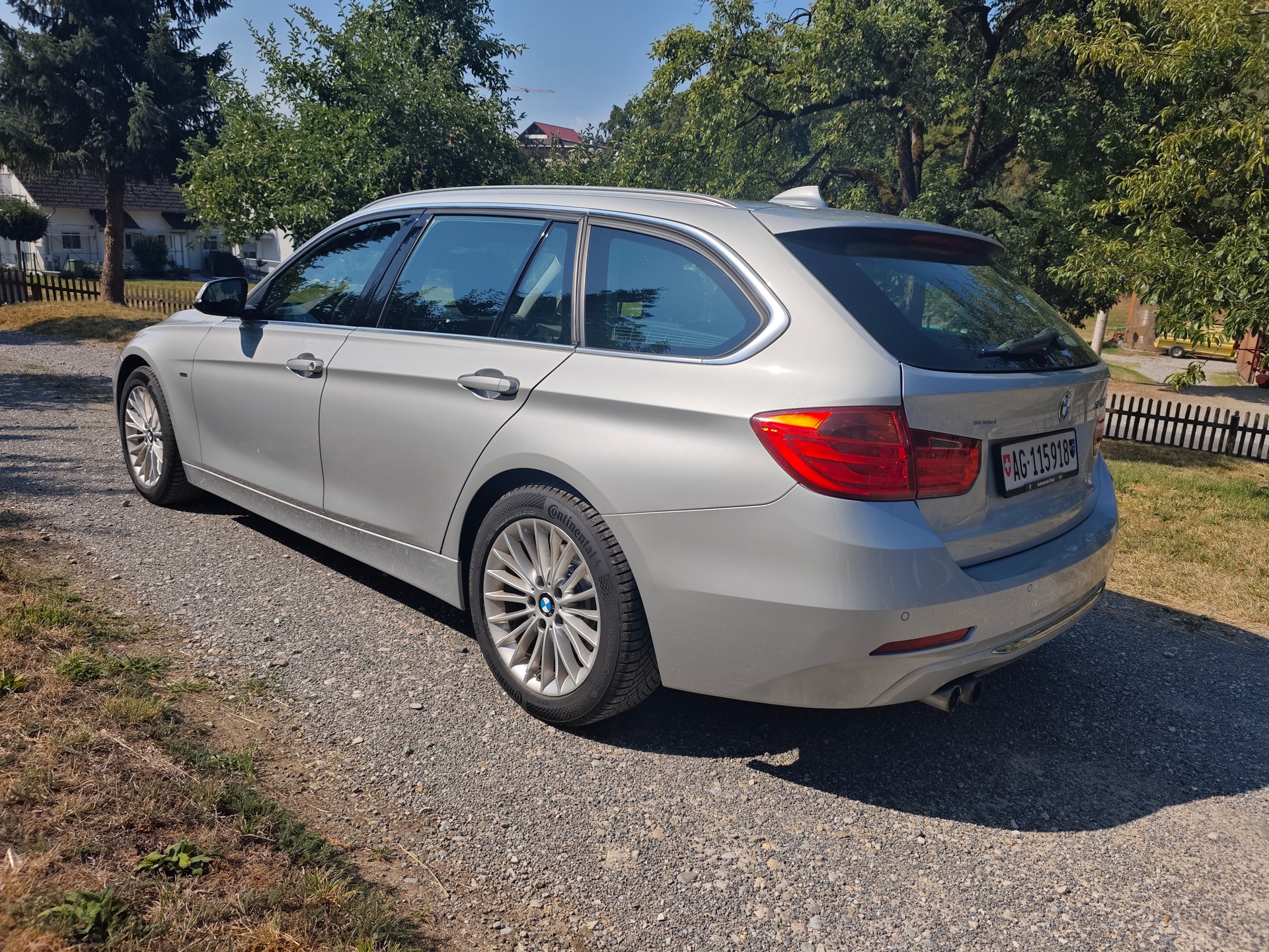 BMW 328i-image-4